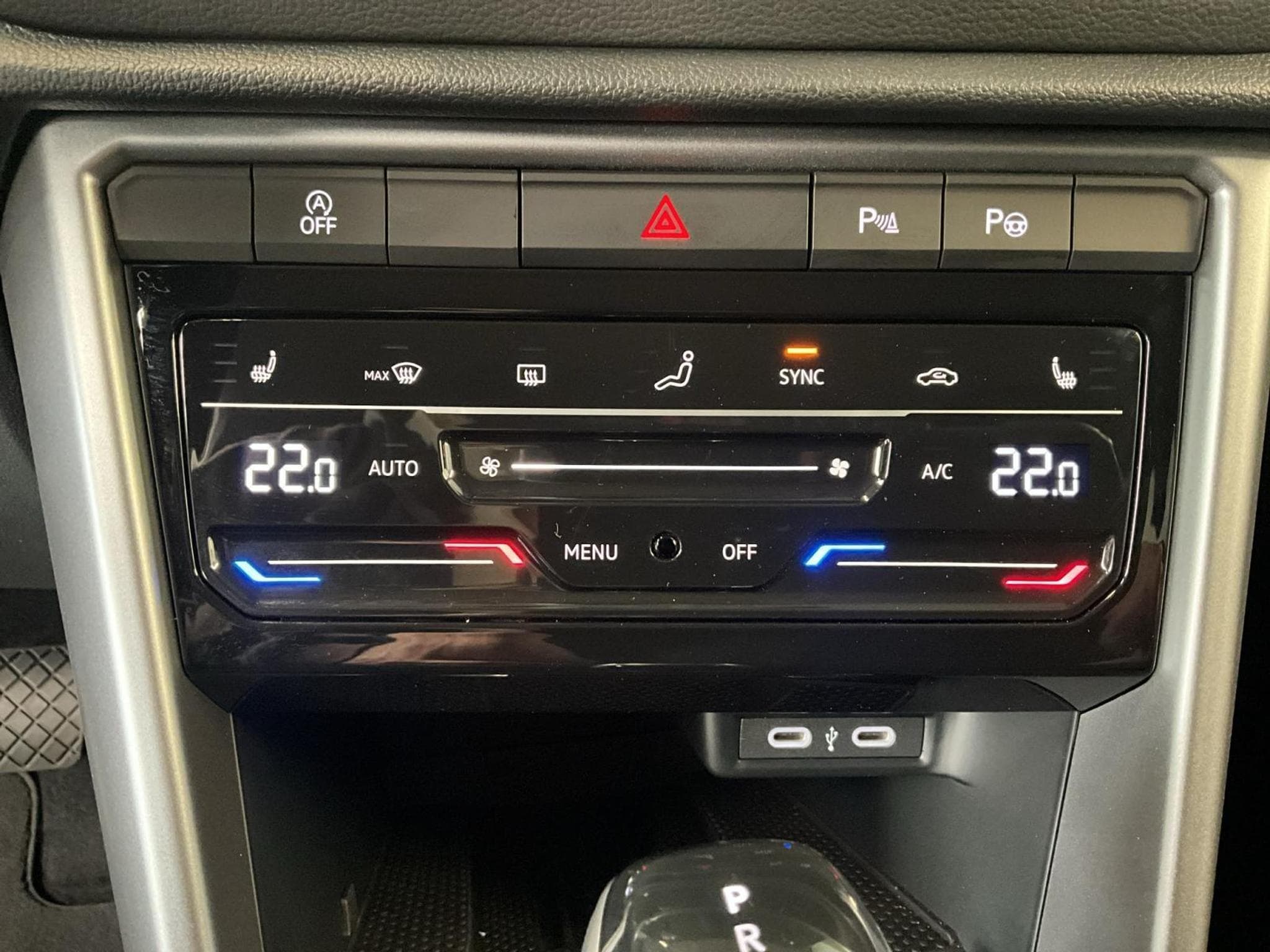 VW T-Roc Life+DSG+P.Travel+P.Select+RearView+LED (2025) - Foto 19