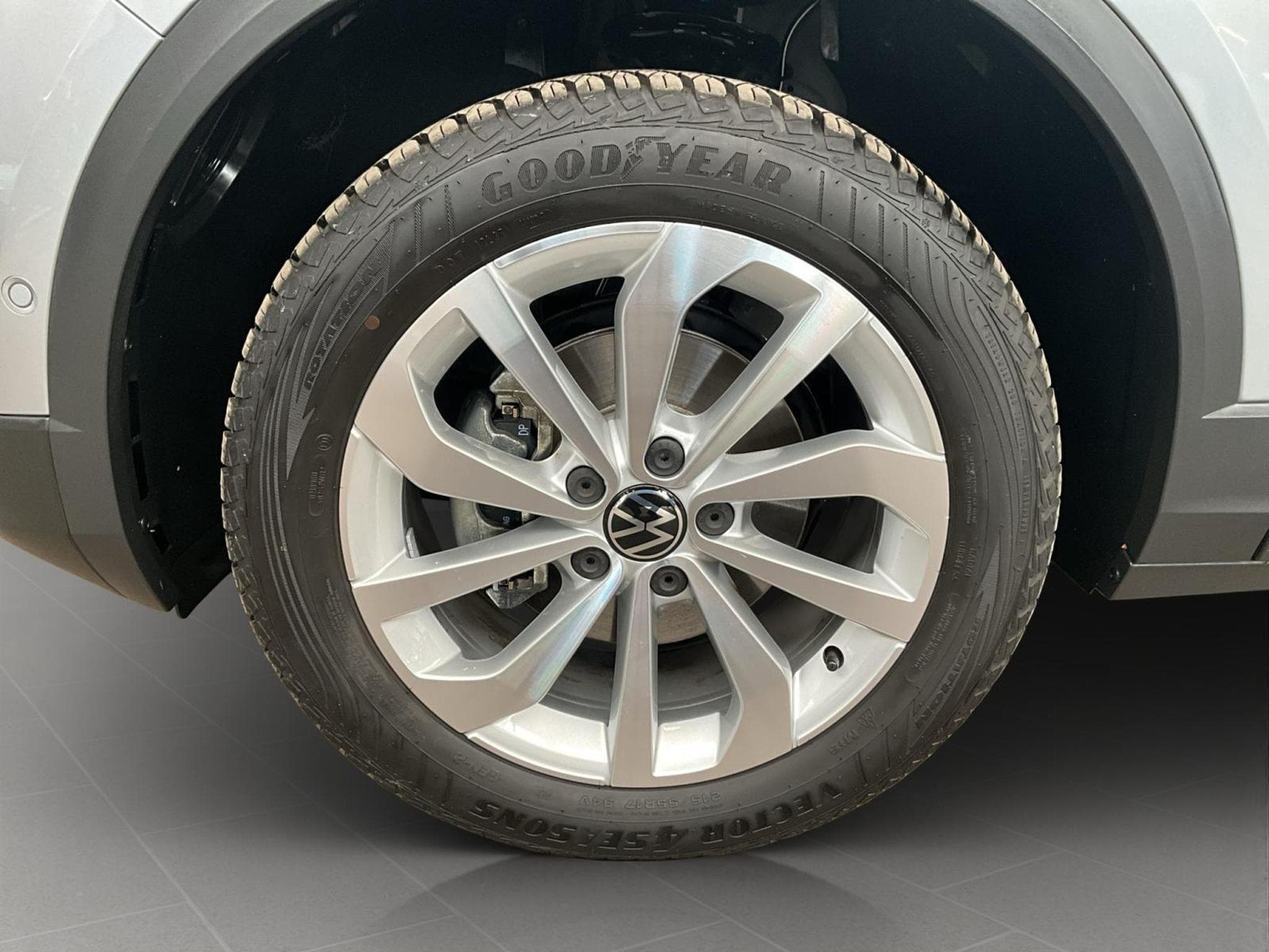 VW T-Roc Life+DSG+P.Travel+P.Select+RearView+LED (2025) - Foto 8