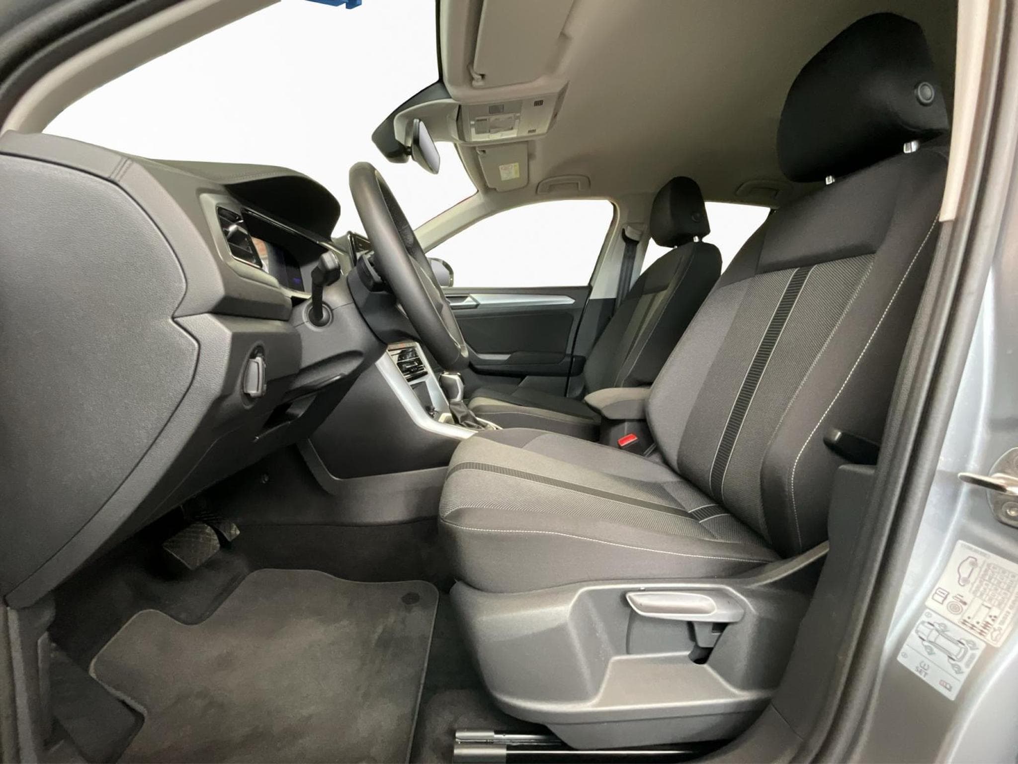 VW T-Roc Life+DSG+P.Travel+P.Select+RearView+LED (2025) - Foto 9