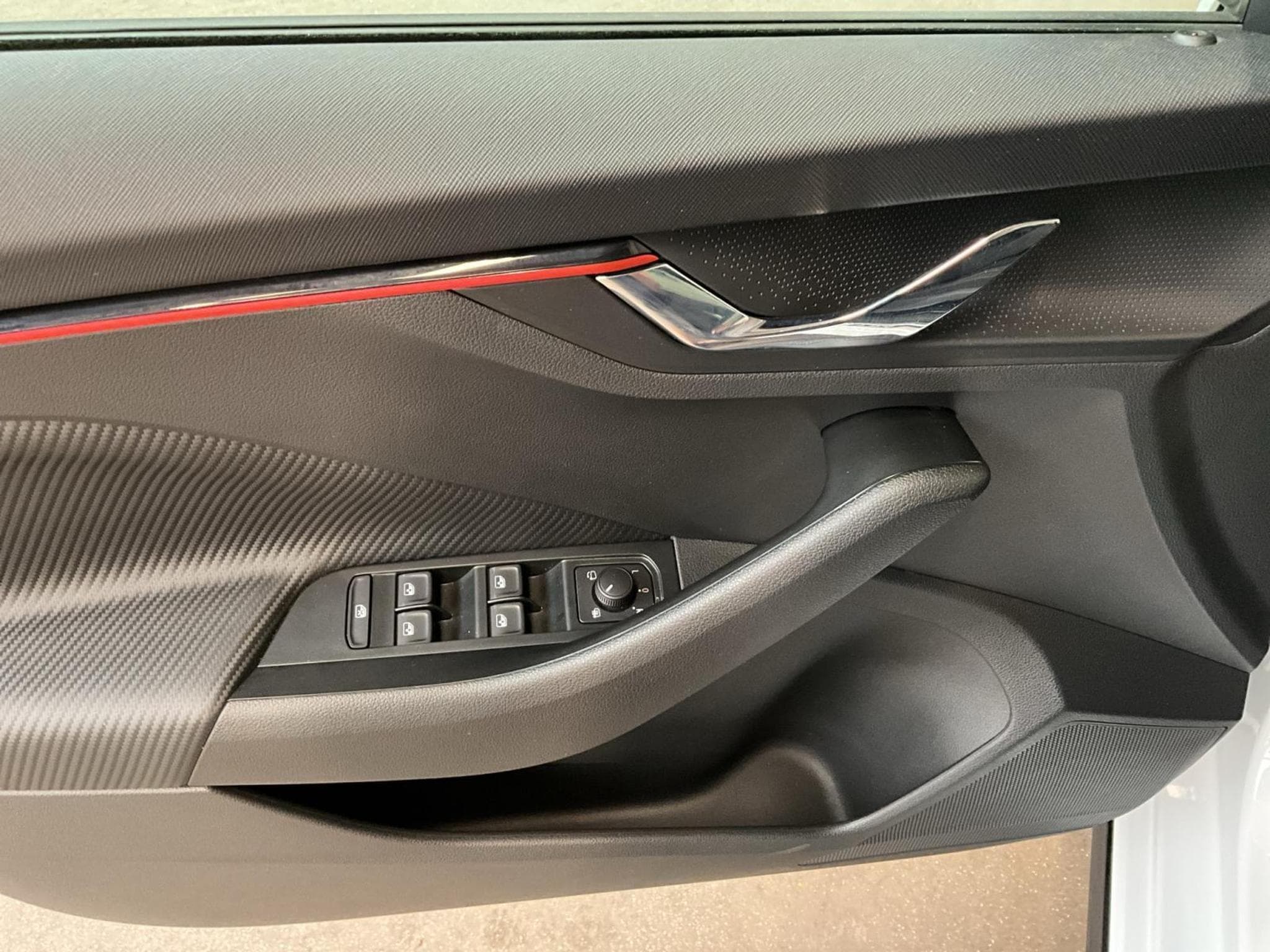 Skoda Scala Monte-Carlo+LED+NAVI+PANO+LM17+DAB (2025) - Foto 14