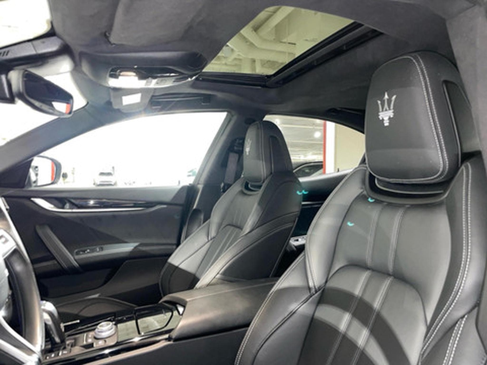 Maserati Ghibli 3.0 V6 Modena S Aut. 4x4 (2022) - Photo 12