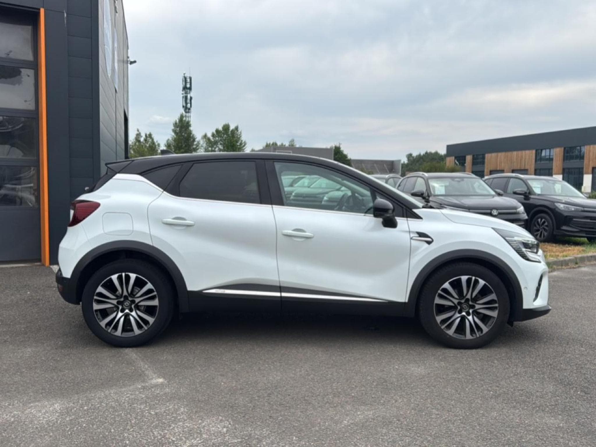 Renault Captur 1.5 BLUE DCI 115 INITIALE PARIS EDC (2020) - Photo 4