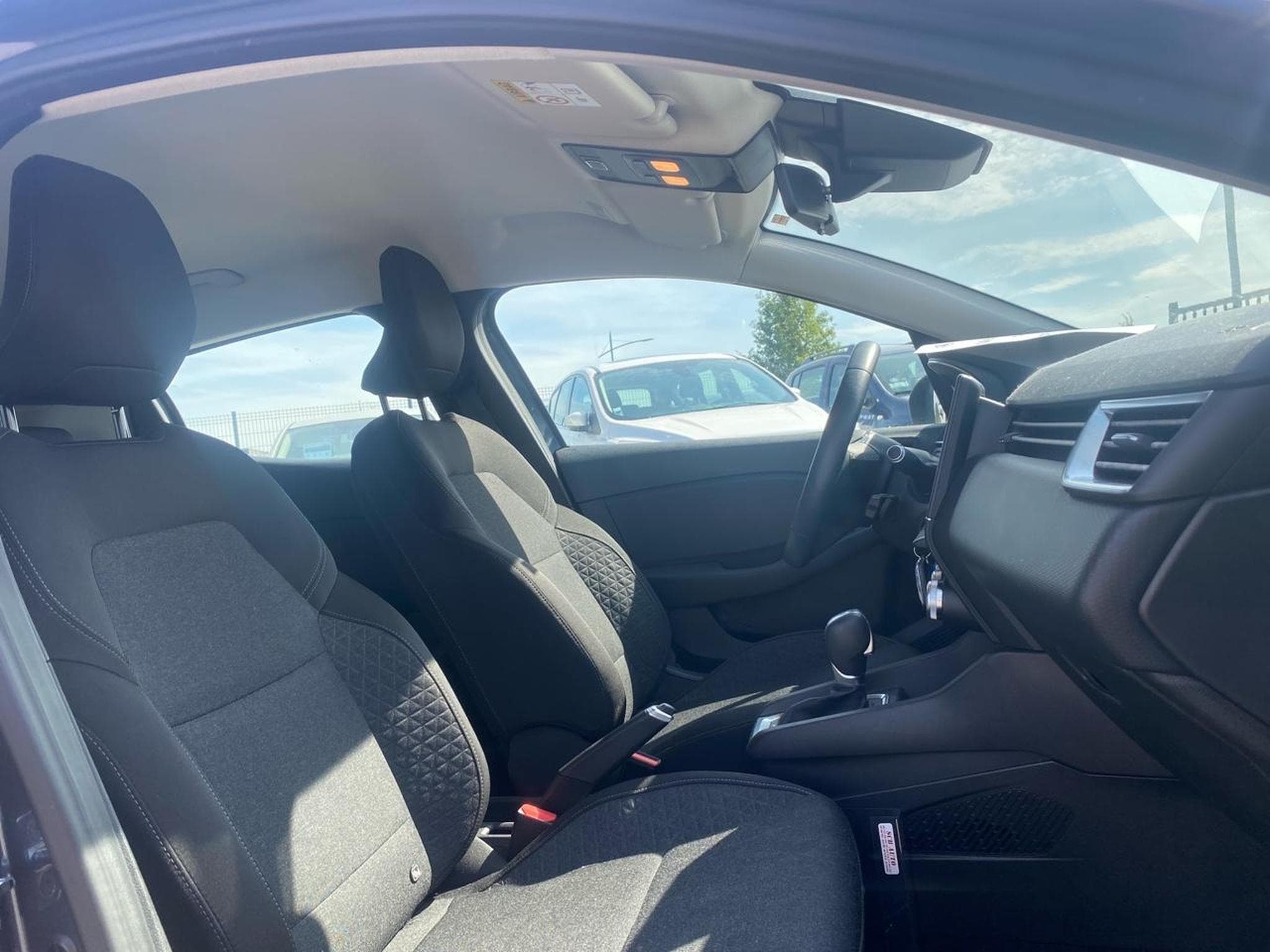 Renault Clio 1.6 E-TECH 140 BUSINESS (2020) - Photo 11