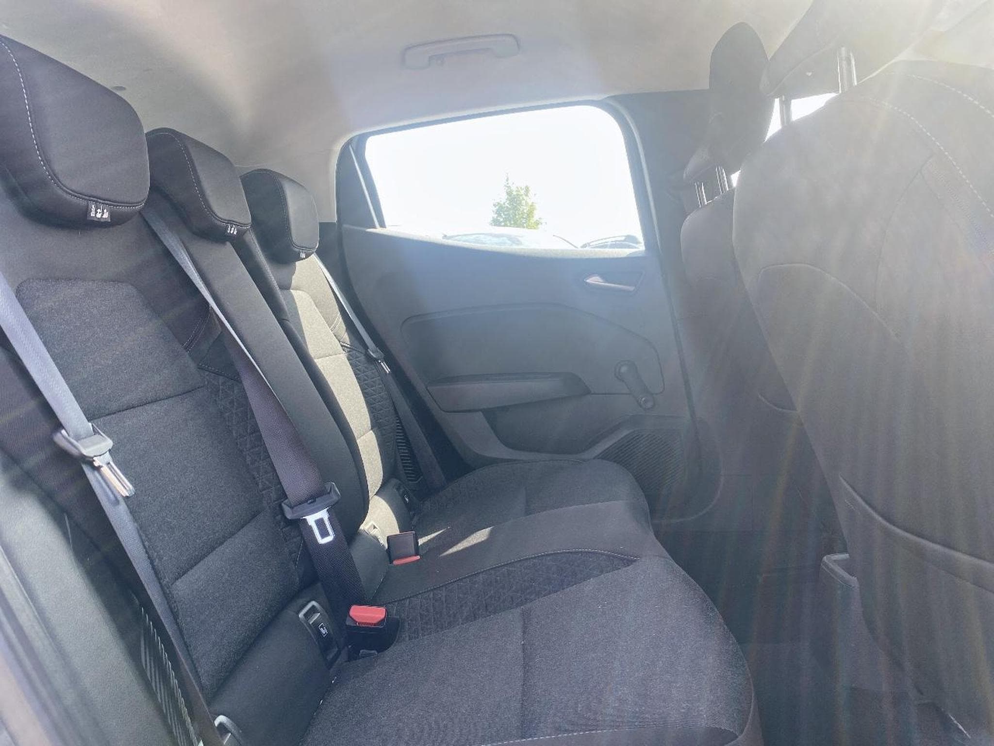 Renault Clio 1.6 E-TECH 140 BUSINESS (2020) - Photo 13