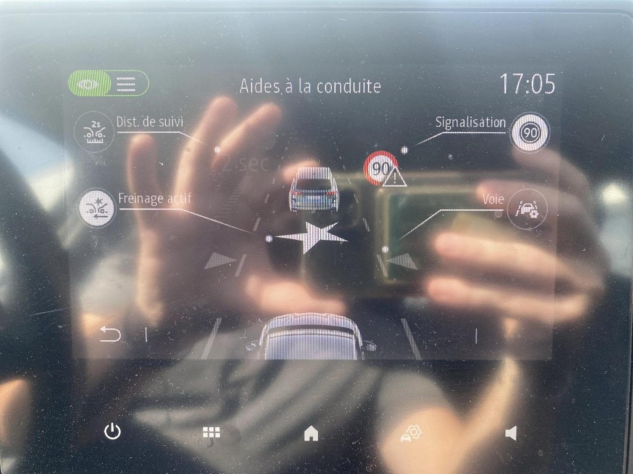 Renault Clio 1.6 E-TECH 140 BUSINESS (2020) - Photo 18