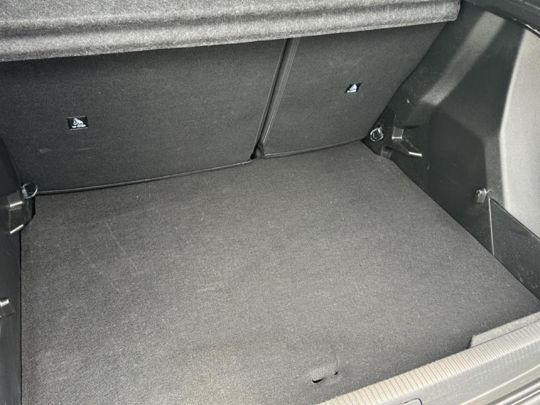 Peugeot 2008 1.2 HYBRID 145 STYLE E-DCS6 (2025) - Photo 13