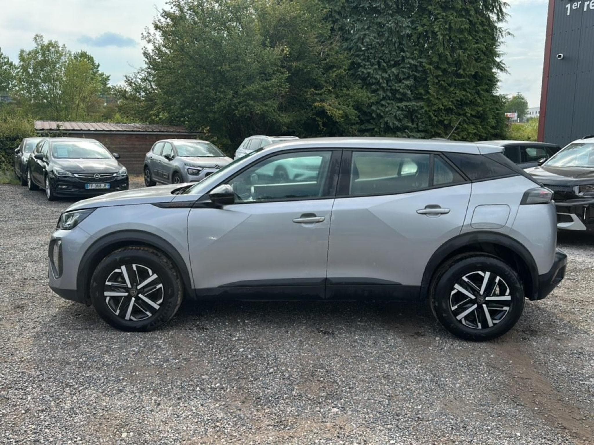 Peugeot 2008 1.2 HYBRID 145 STYLE E-DCS6 (2025) - Photo 8