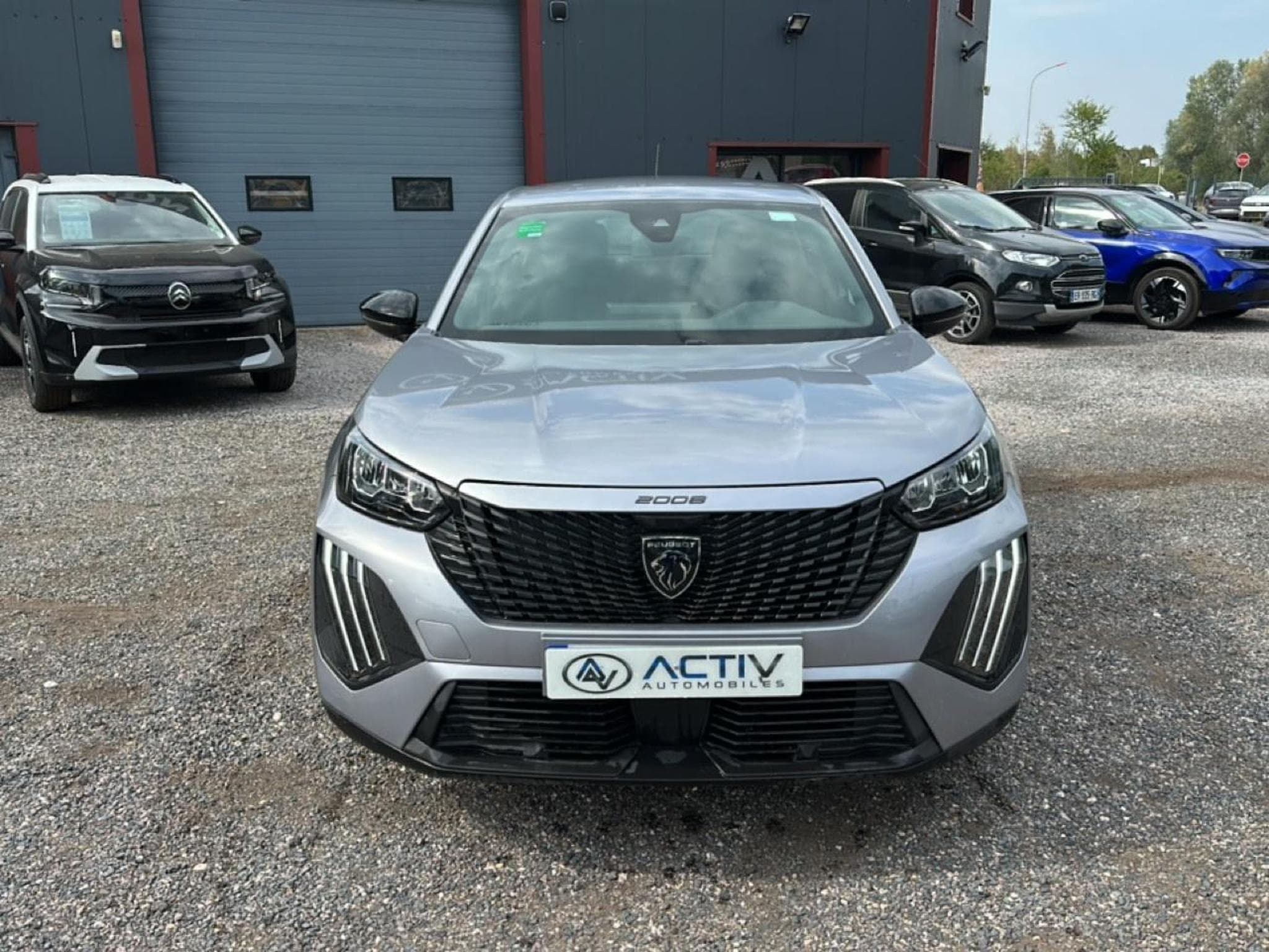 Peugeot 2008 1.2 HYBRID 145 STYLE E-DCS6 (2025) - Photo 2