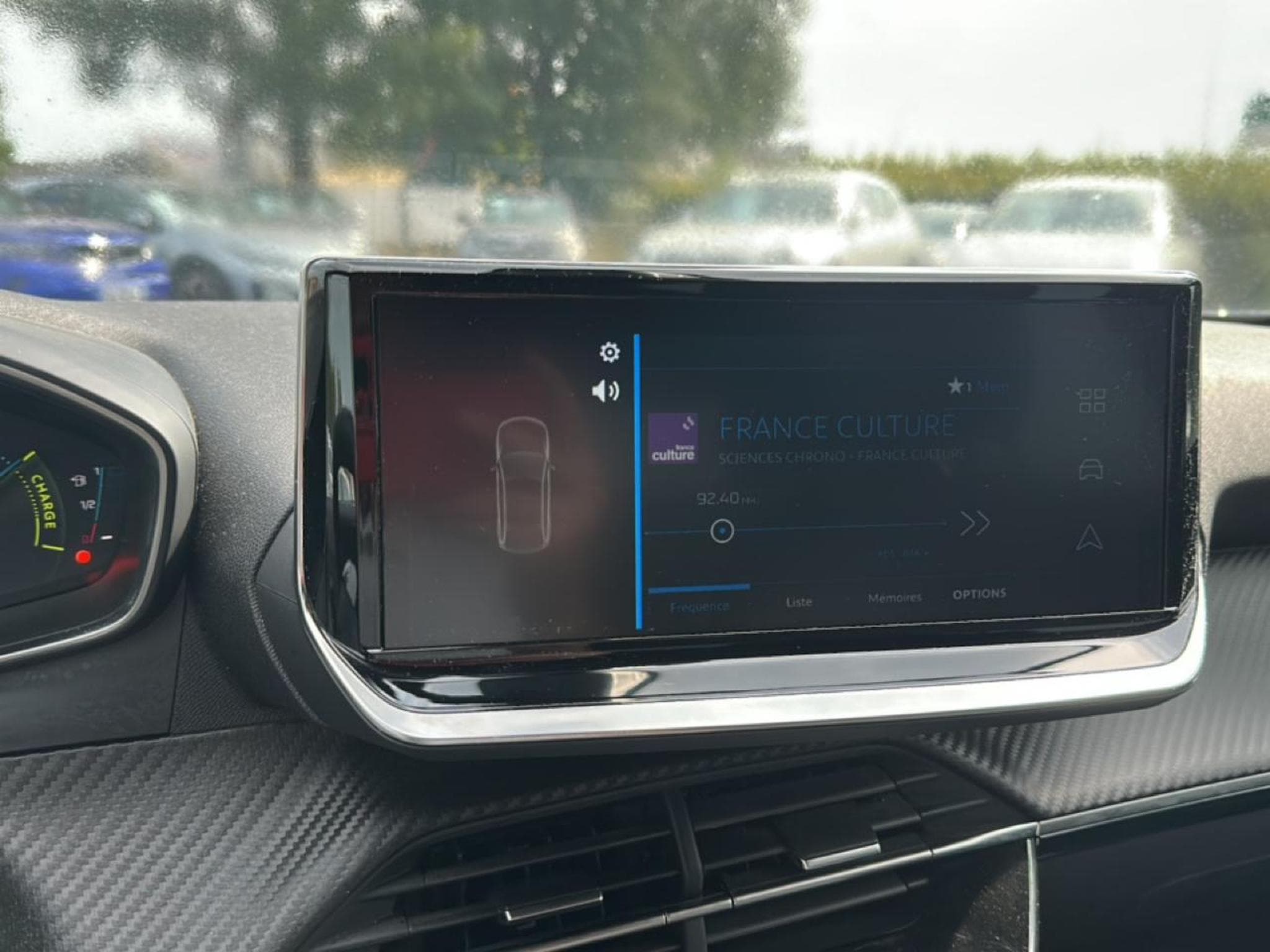 Peugeot 2008 1.2 HYBRID 145 STYLE E-DCS6 (2025) - Photo 20