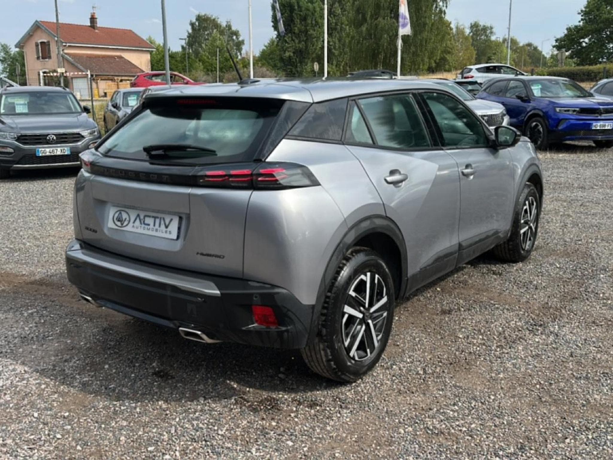 Peugeot 2008 1.2 HYBRID 145 STYLE E-DCS6 (2025) - Photo 5