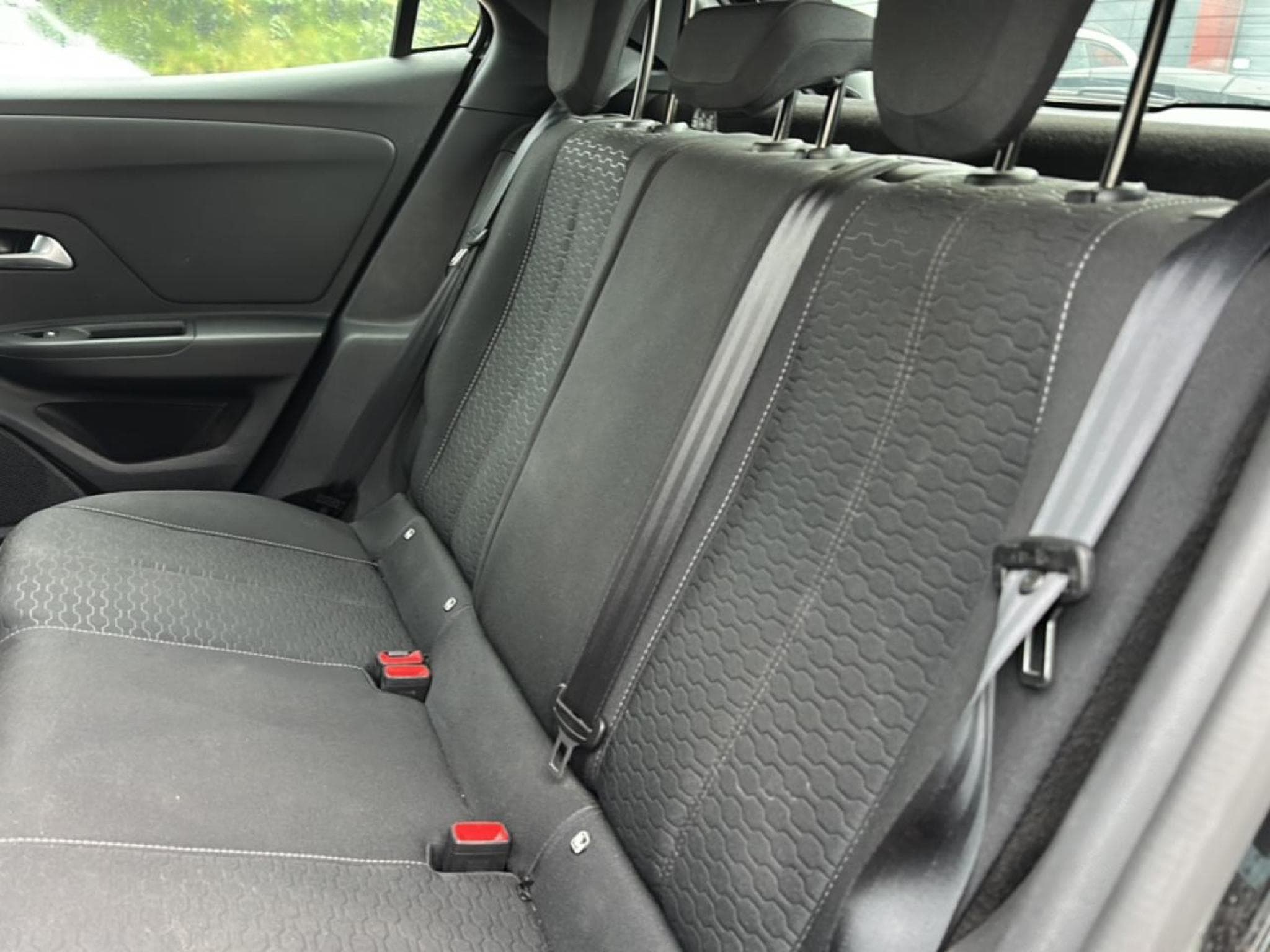 Opel MOKKA 1.2 TURBO HYBRID 136 EDITION E-DCT6 (2025) - Photo 11