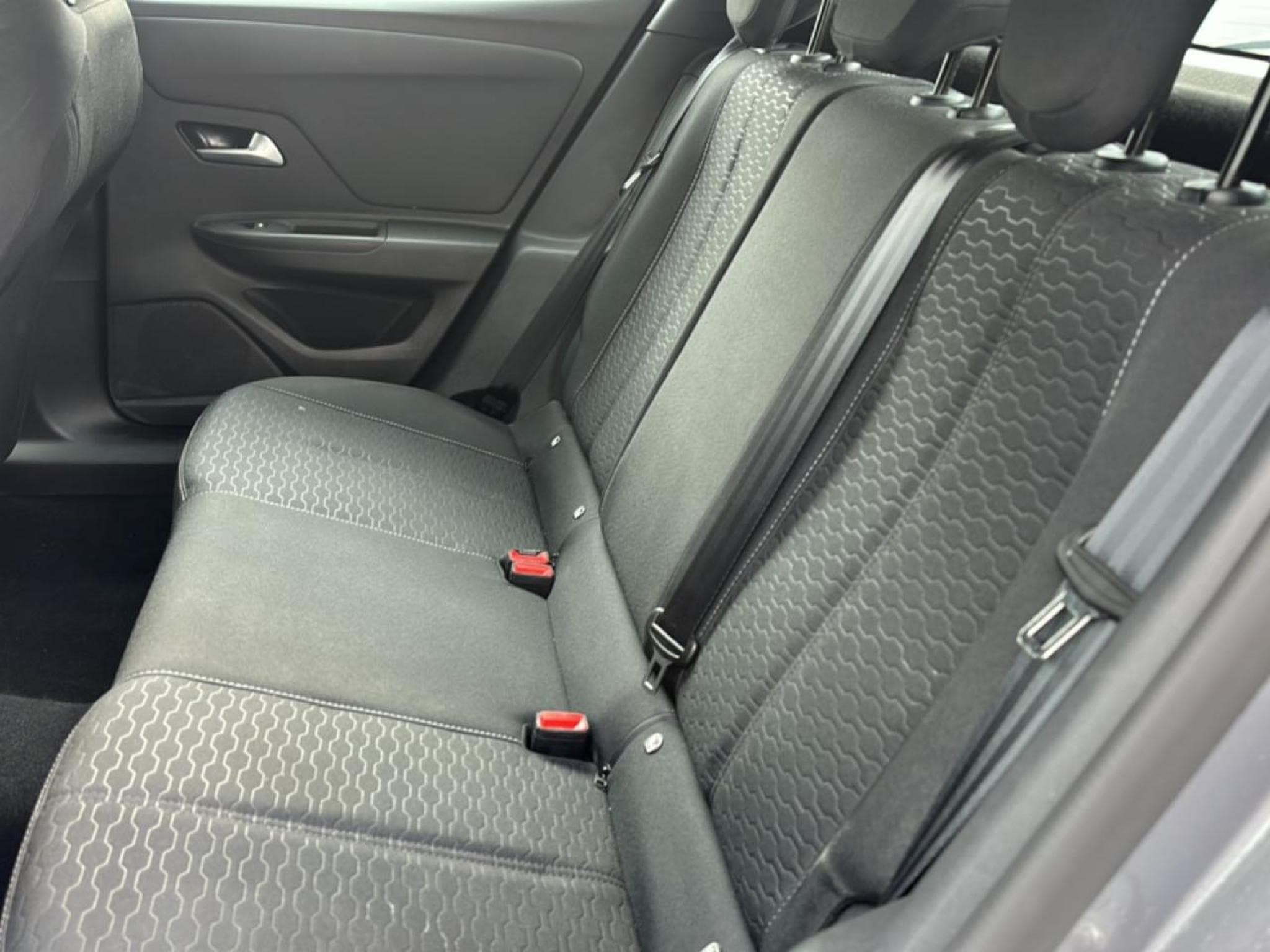 Opel MOKKA 1.2 TURBO HYBRID 136 EDITION E-DCT6 (2025) - Photo 11