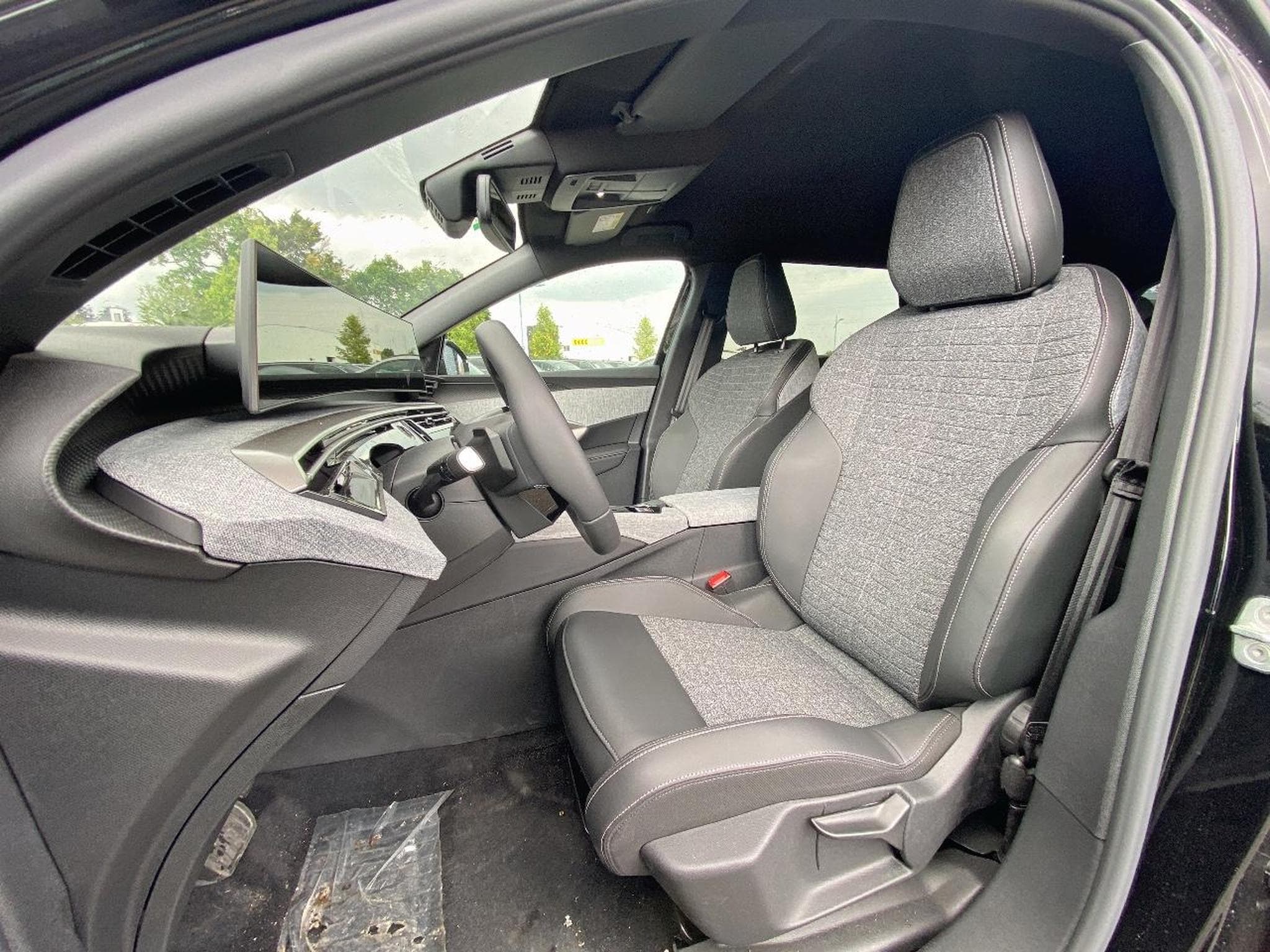 Peugeot 5008 HYBRID 145 ALLURE E-DCS6 (2025) - Photo 10