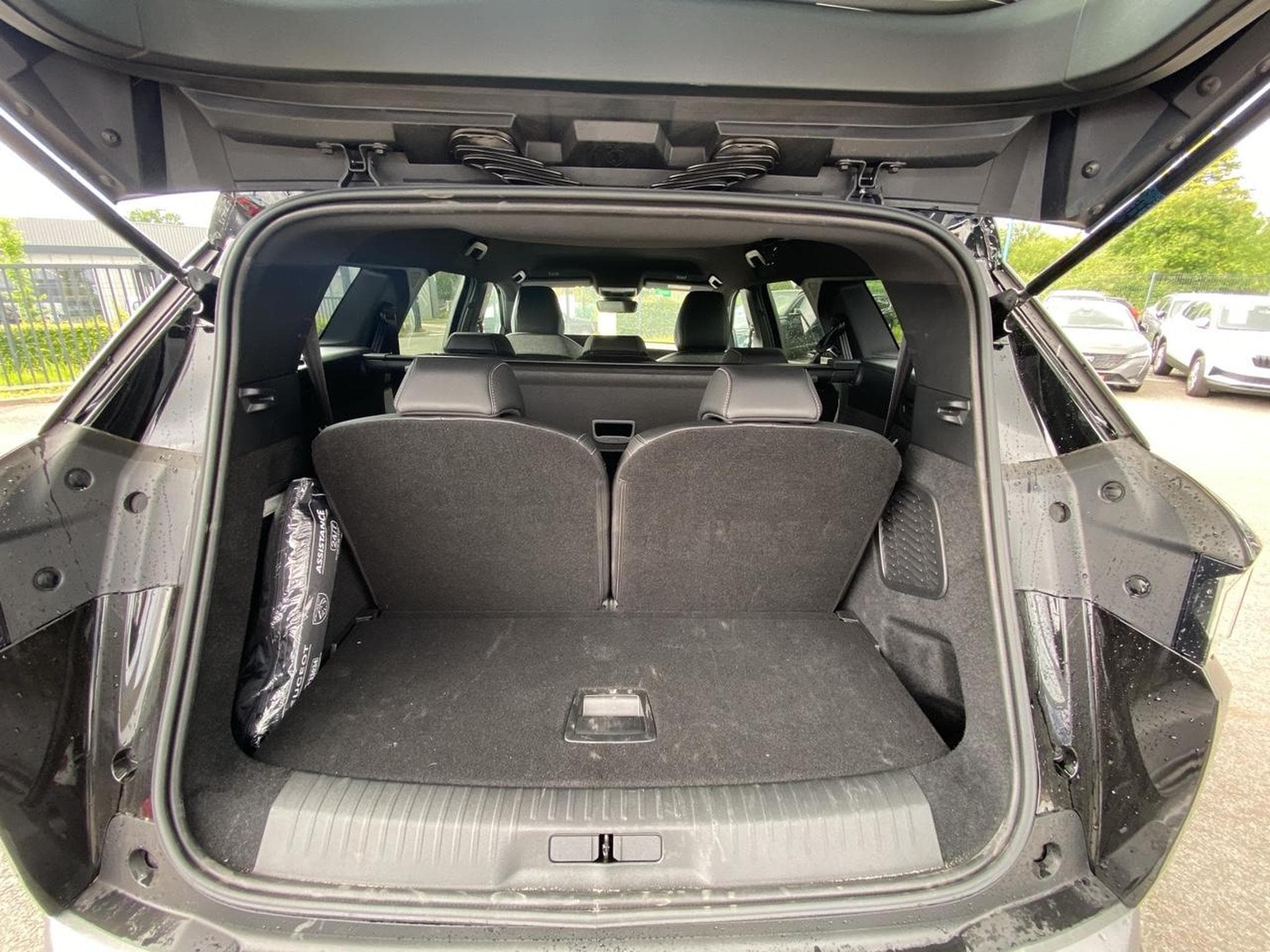 Peugeot 5008 HYBRID 145 ALLURE E-DCS6 (2025) - Photo 15