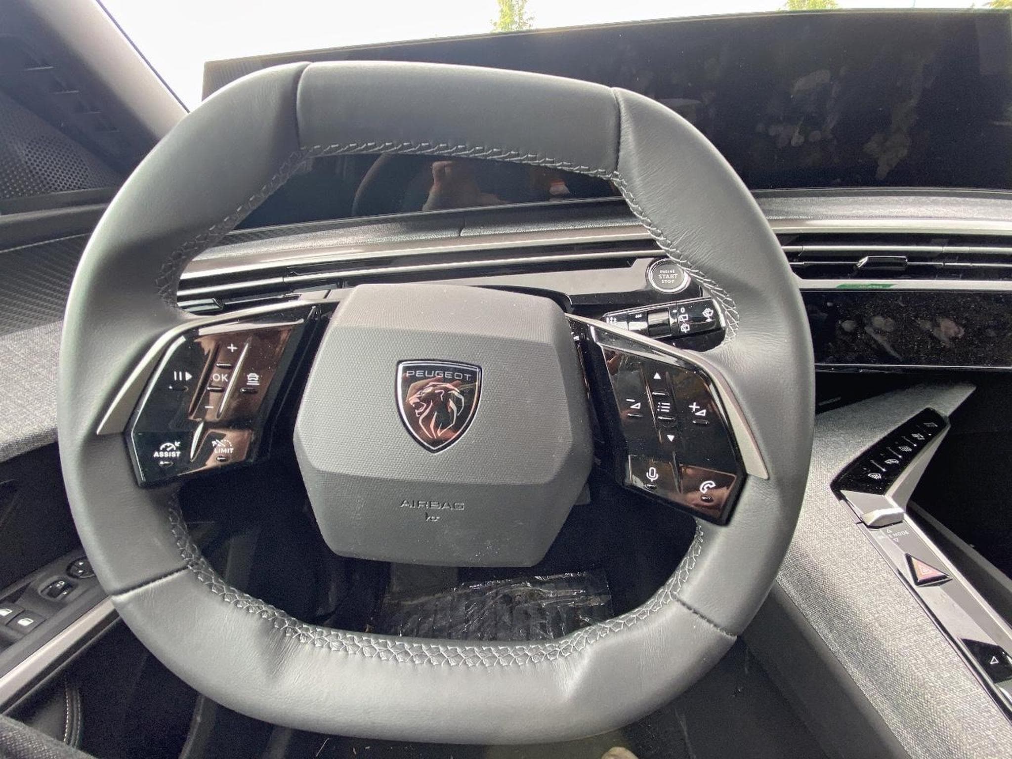 Peugeot 5008 HYBRID 145 ALLURE E-DCS6 (2025) - Photo 18