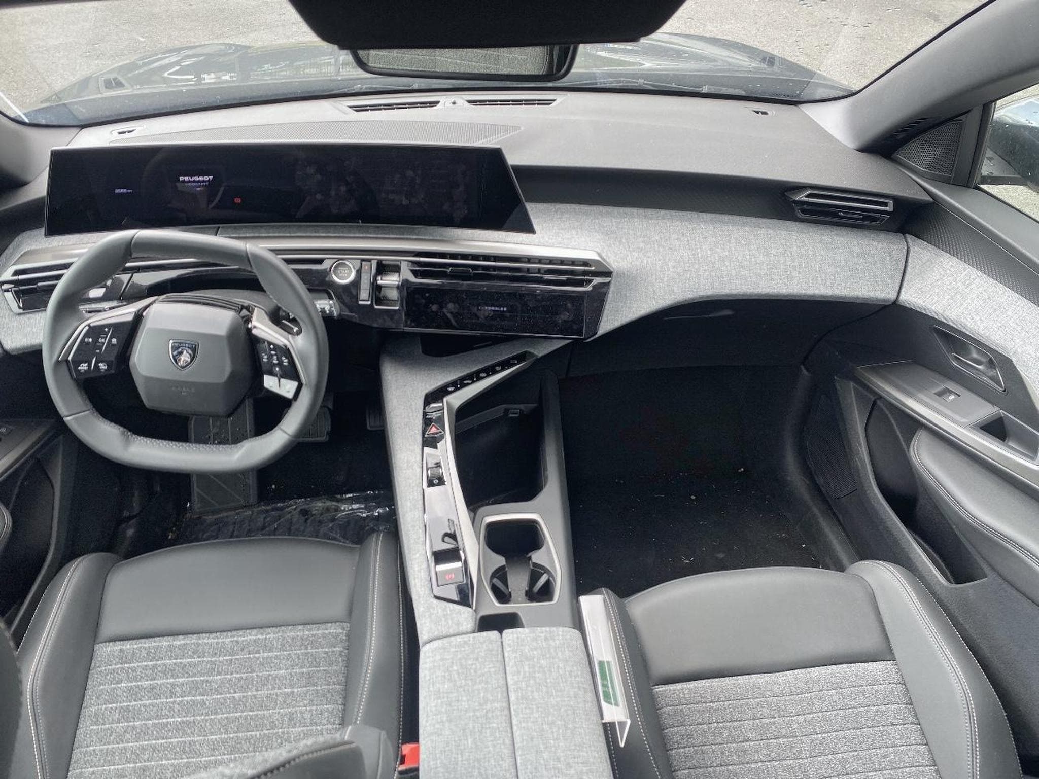 Peugeot 5008 HYBRID 145 ALLURE E-DCS6 (2025) - Photo 9