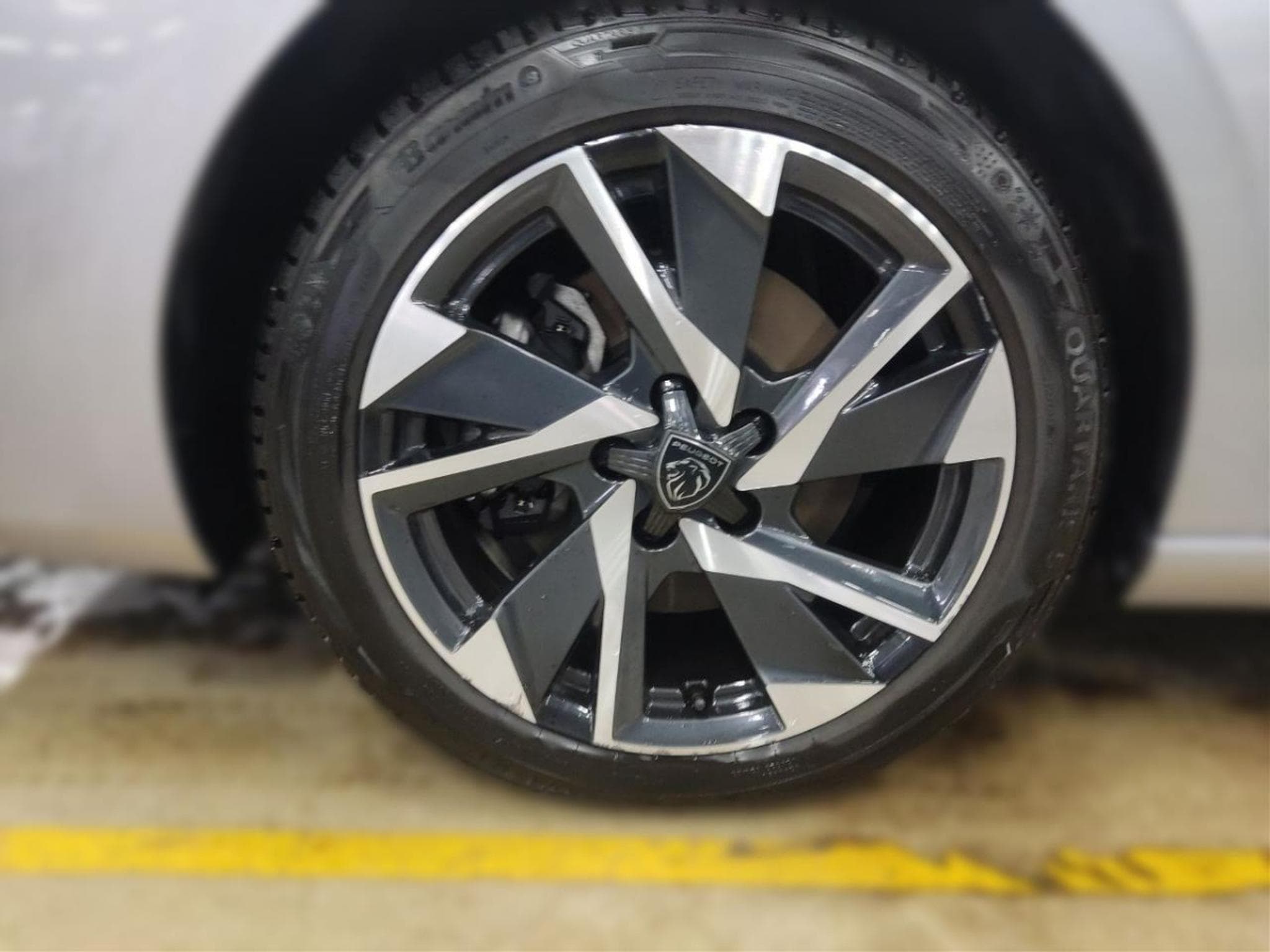Peugeot 308 Allure 130 hp EAT8 (2024) - Photo 14