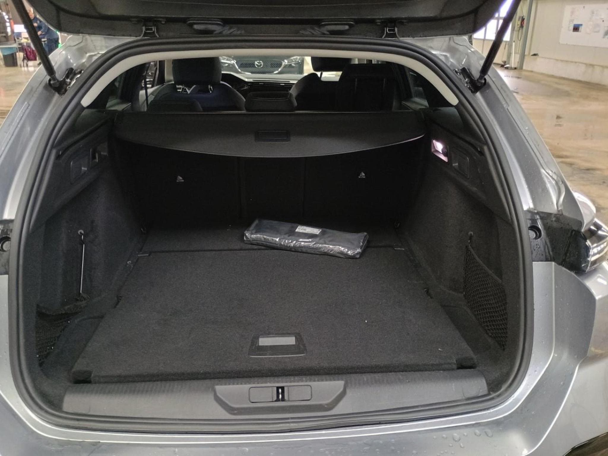 Peugeot 308 Allure 130 hp EAT8 (2024) - Photo 19