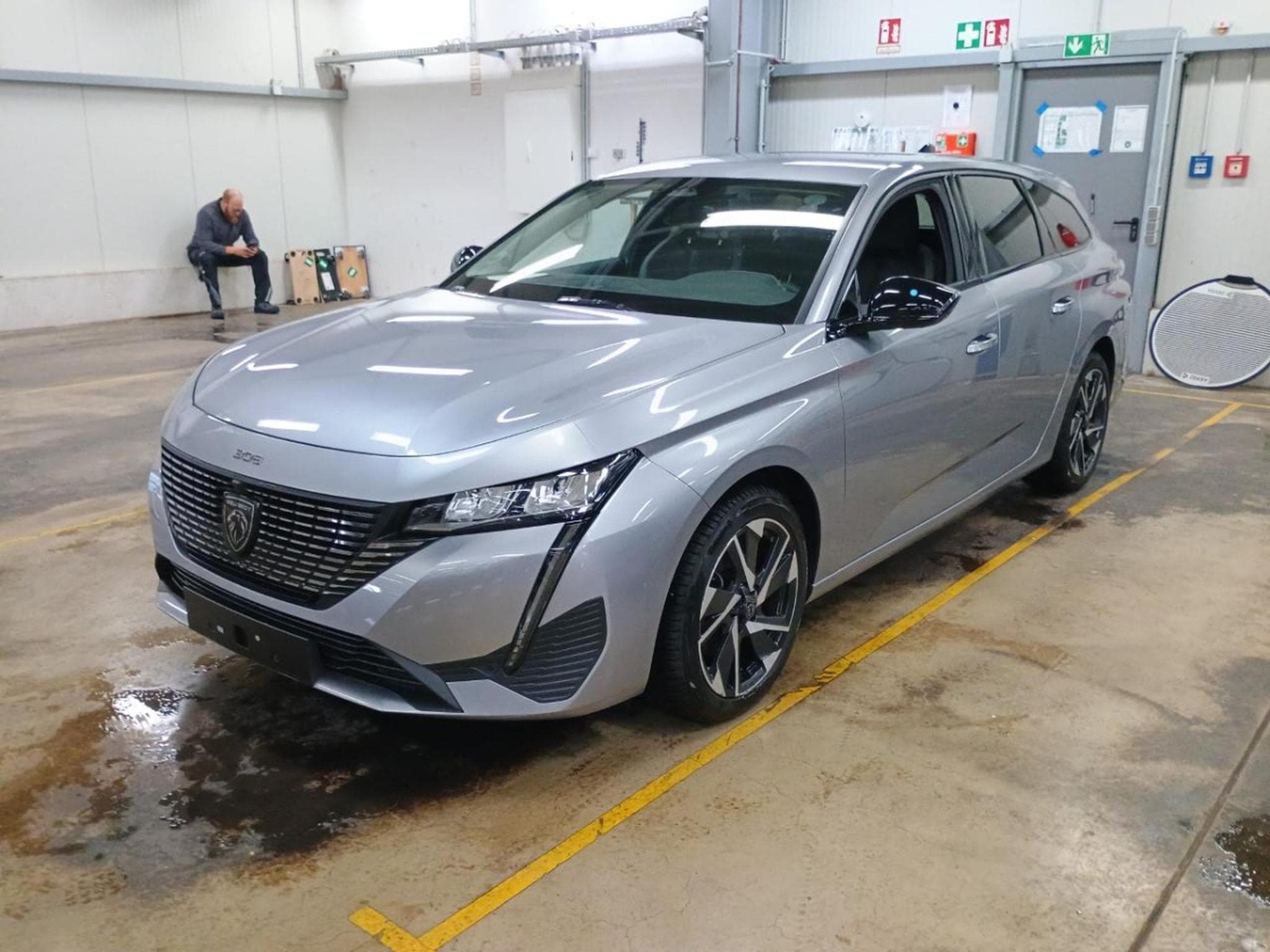 Peugeot 308 Allure 130 hp EAT8 (2024) - Photo 2
