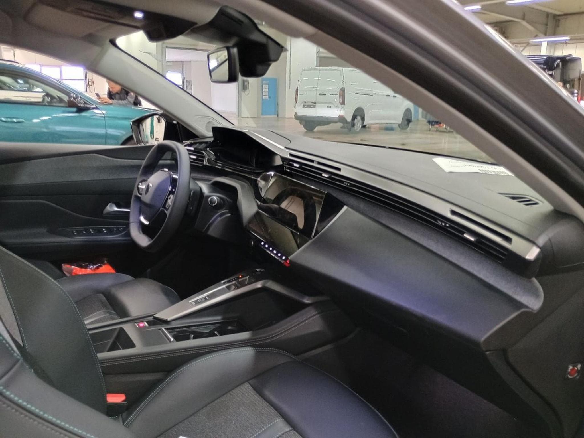 Peugeot 308 Allure 130 hp EAT8 (2024) - Photo 4