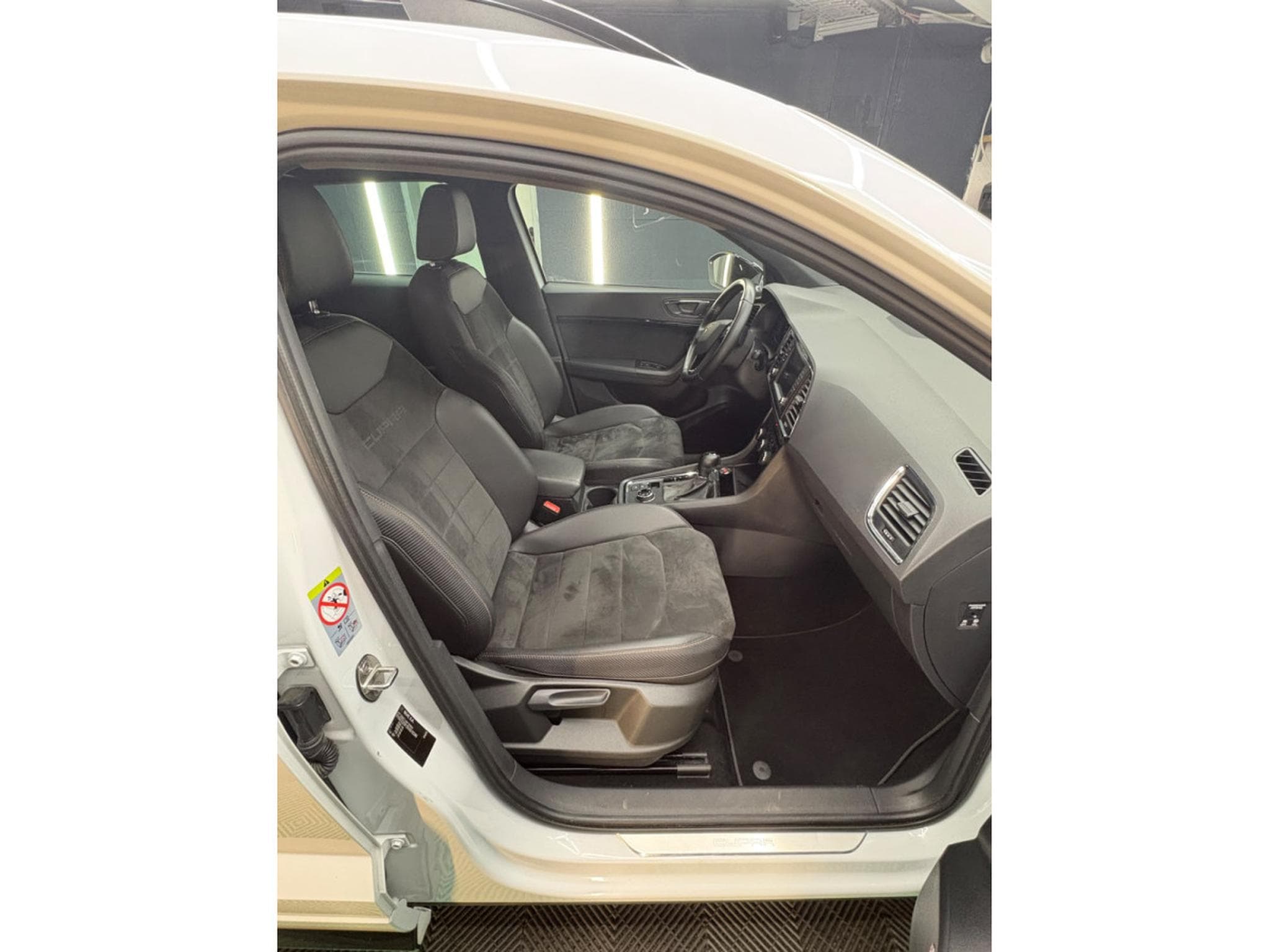 Cupra Ateca 2.0 TSI 221KW aut.,360°Kamera, Beats Sound, Assist, 19", Key (2018) - Photo 7