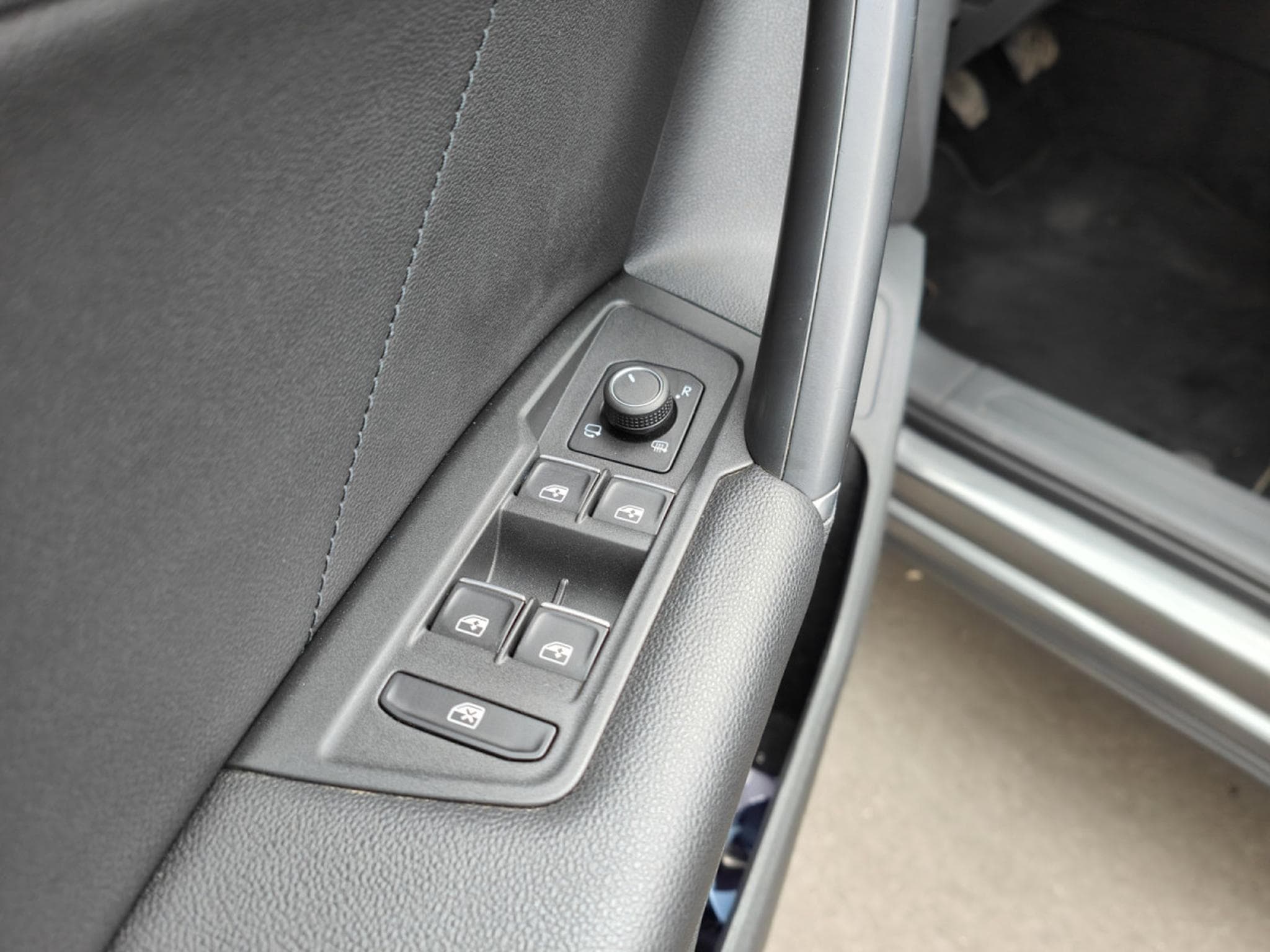 VW Tiguan 1.4 TSI CARPLAY TOIT OUVRANT CUIR GPS BLUETOOTH CAMERA (2017) - Photo 13