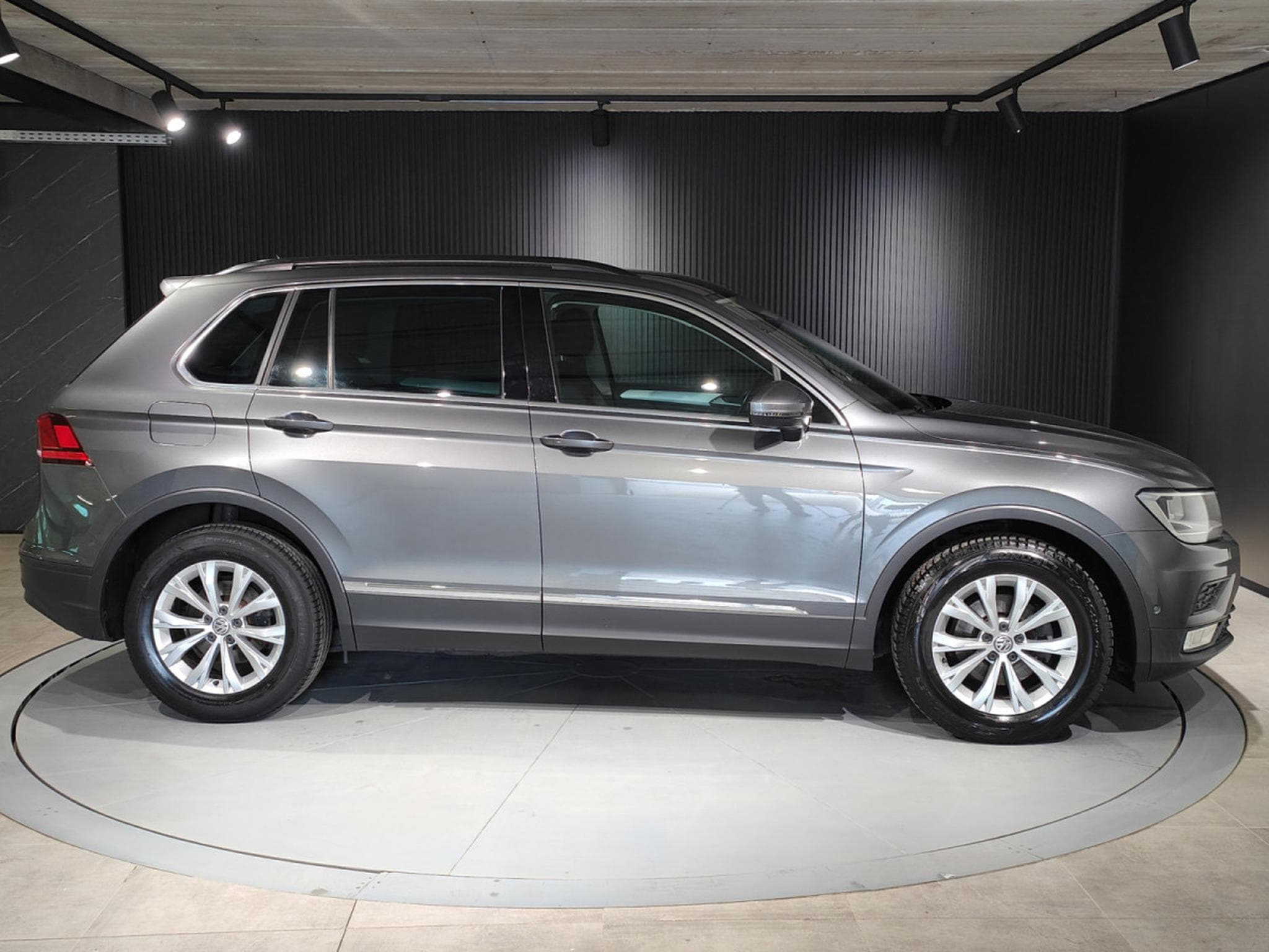 VW Tiguan 1.4 TSI CARPLAY TOIT OUVRANT CUIR GPS BLUETOOTH CAMERA (2017) - Photo 2