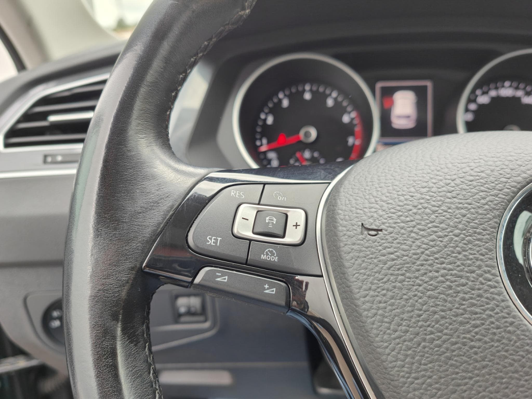 VW Tiguan 1.4 TSI CARPLAY TOIT OUVRANT CUIR GPS BLUETOOTH CAMERA (2017) - Photo 21