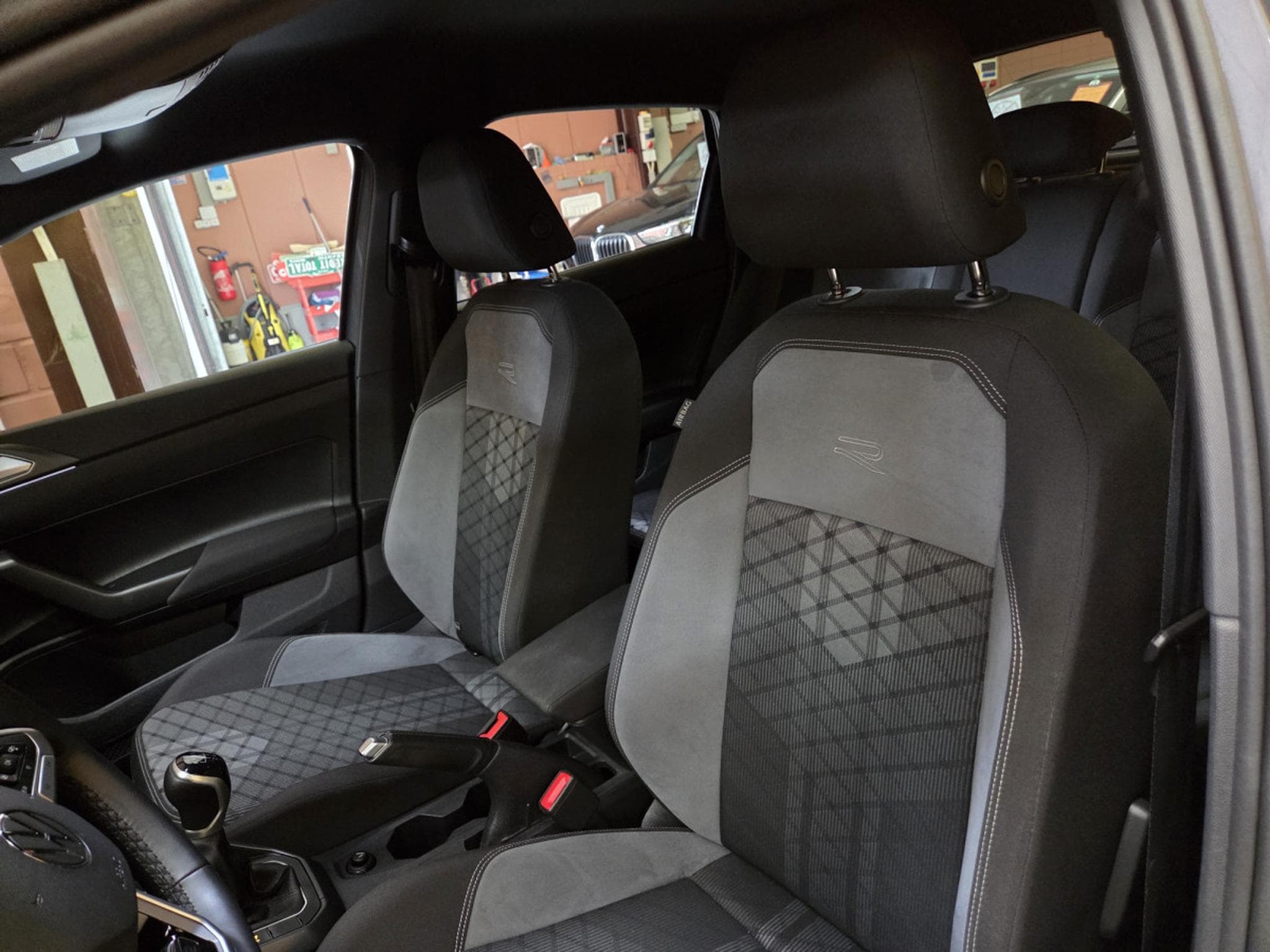 VW Polo TSI R-LINE 95CV (2023) - Photo 12