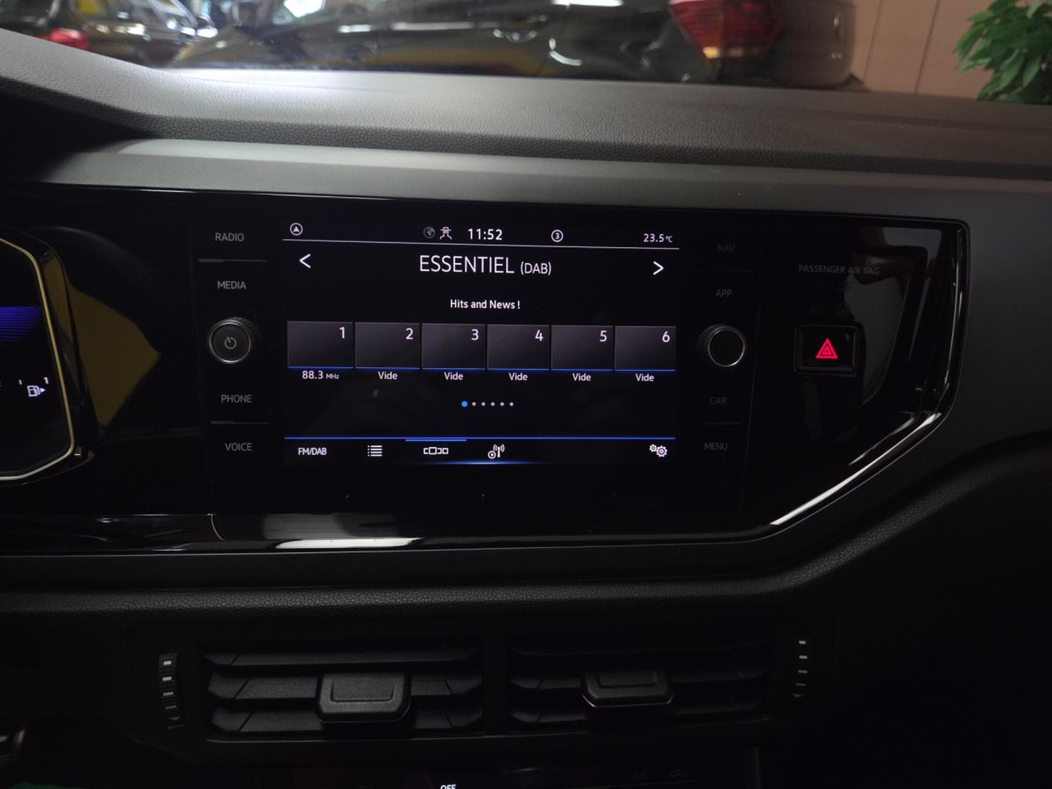 VW Polo TSI R-LINE 95CV (2023) - Photo 17
