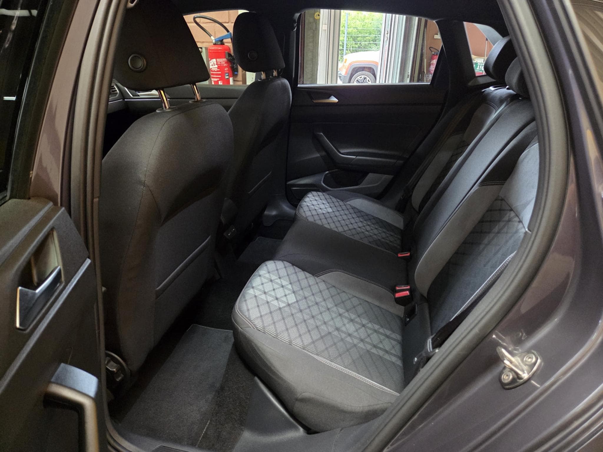 VW Polo TSI R-LINE 95CV (2023) - Photo 21