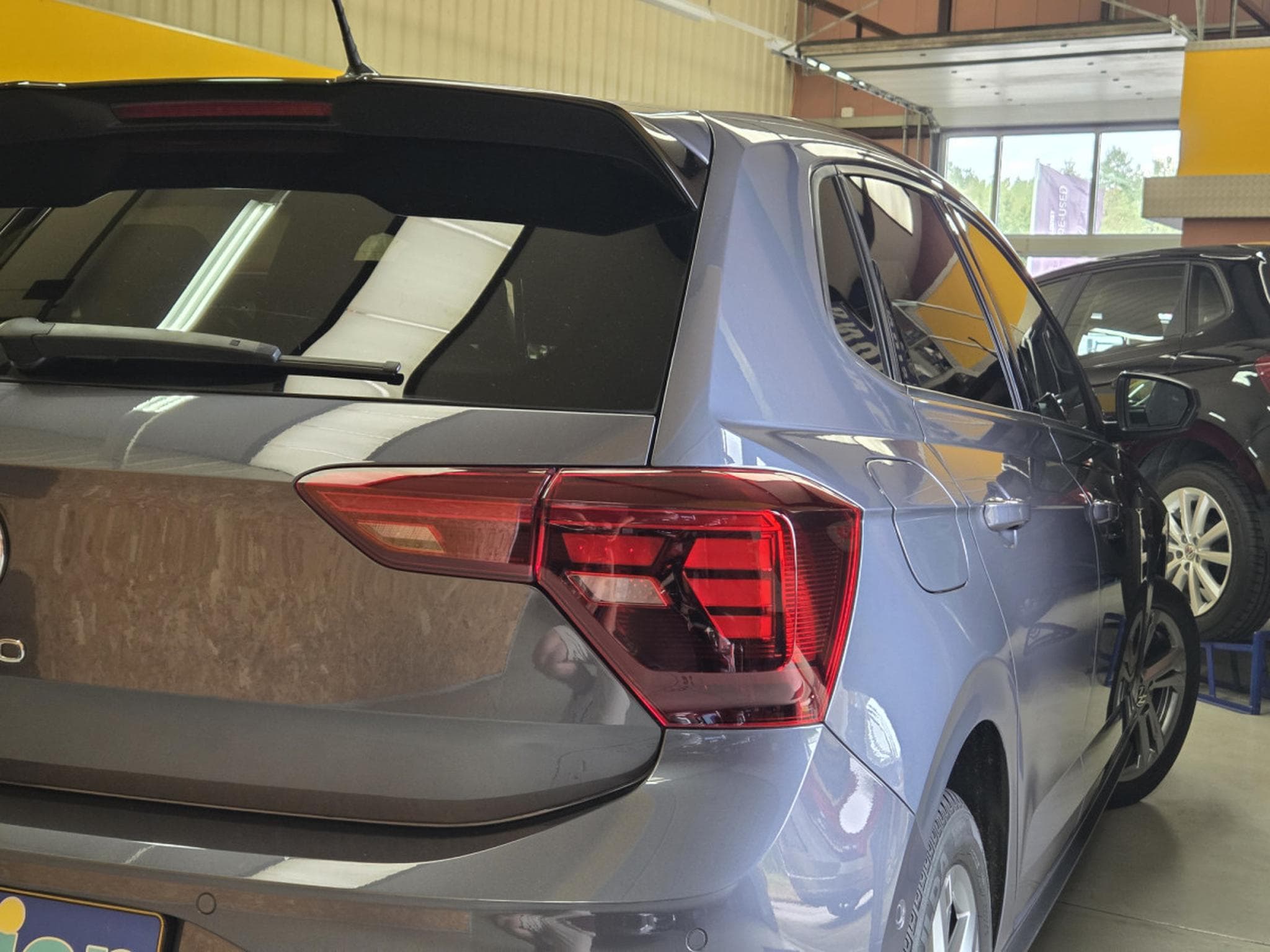 VW Polo TSI R-LINE 95CV (2023) - Photo 8