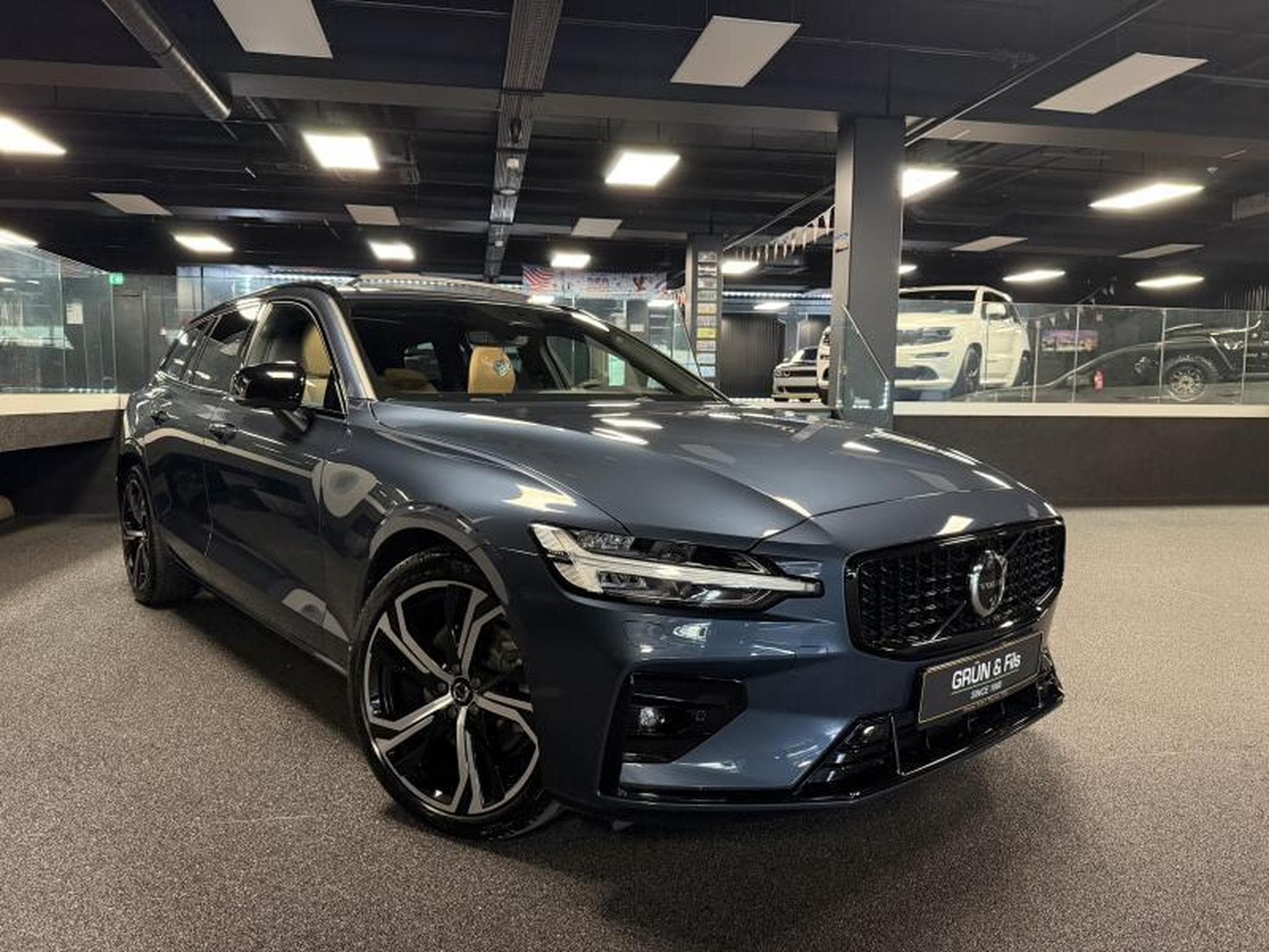 Volvo V60 ULTIMATE  B4 B&W *TO (2024) - Foto 1