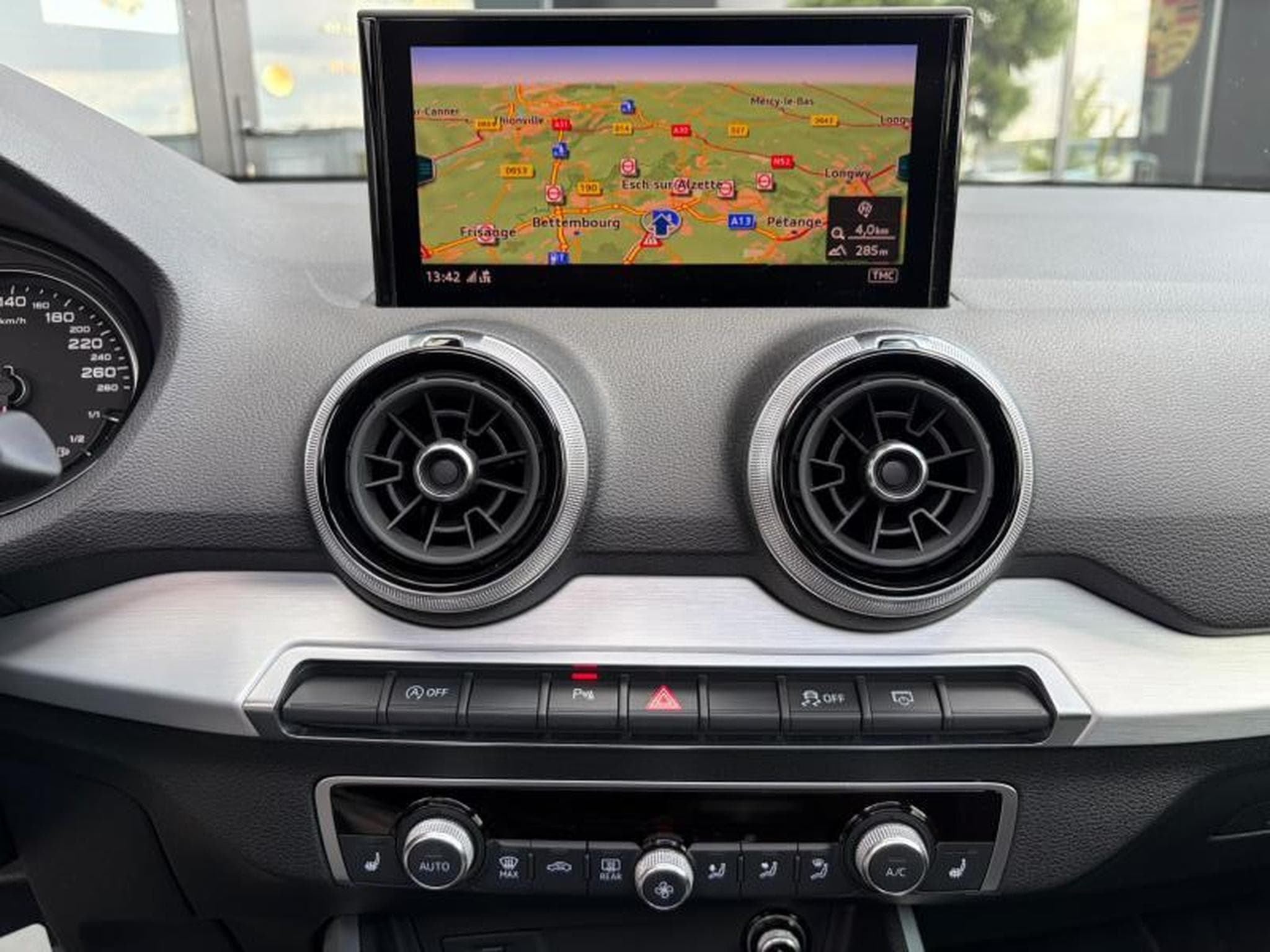 Audi Q2 S line/Toit Ouvrant/Sièges chauffants/ACC (2022) - Photo 7