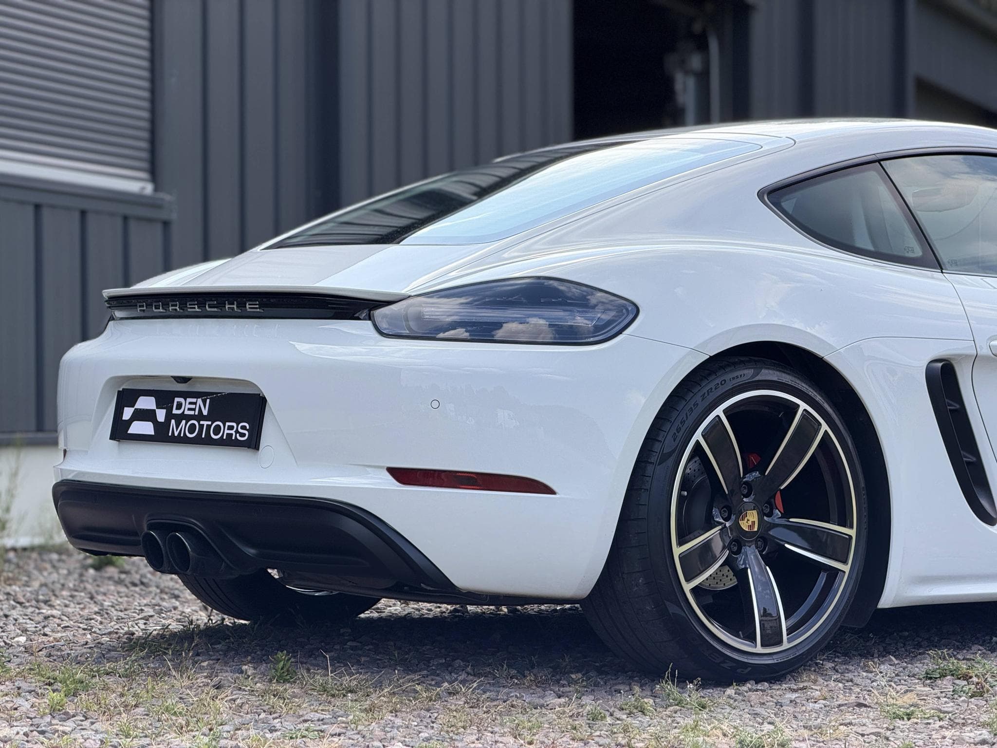 Porsche 718 2.5 350ch S PDK / Immat FR / 25 000€ d'options / Sport Chron (2018) - Photo 22
