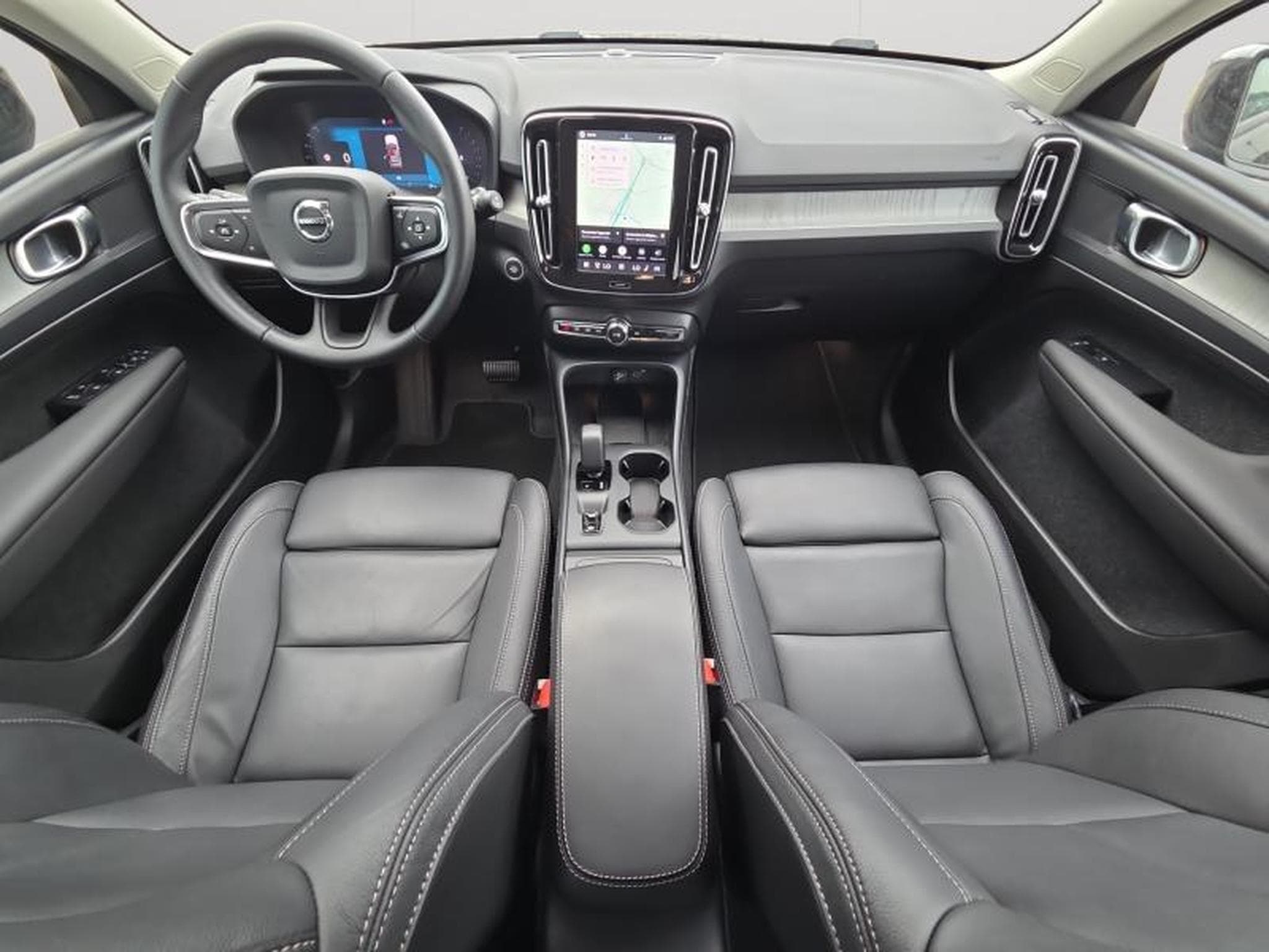 Volvo XC40 B3 Core 2026 / Essence (2025) - Foto 10