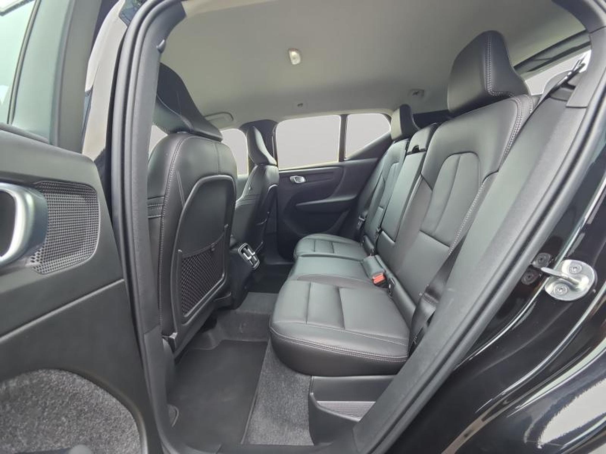 Volvo XC40 B3 Core 2026 / Essence (2025) - Foto 13