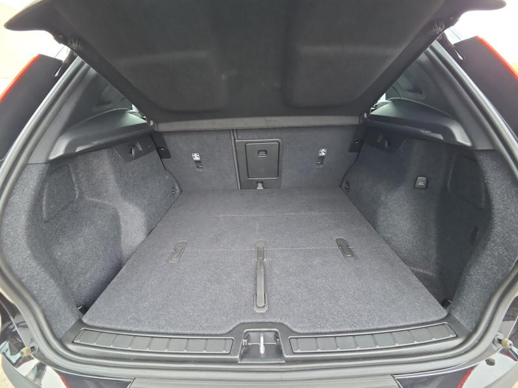 Volvo XC40 B3 Core 2026 / Essence (2025) - Foto 19