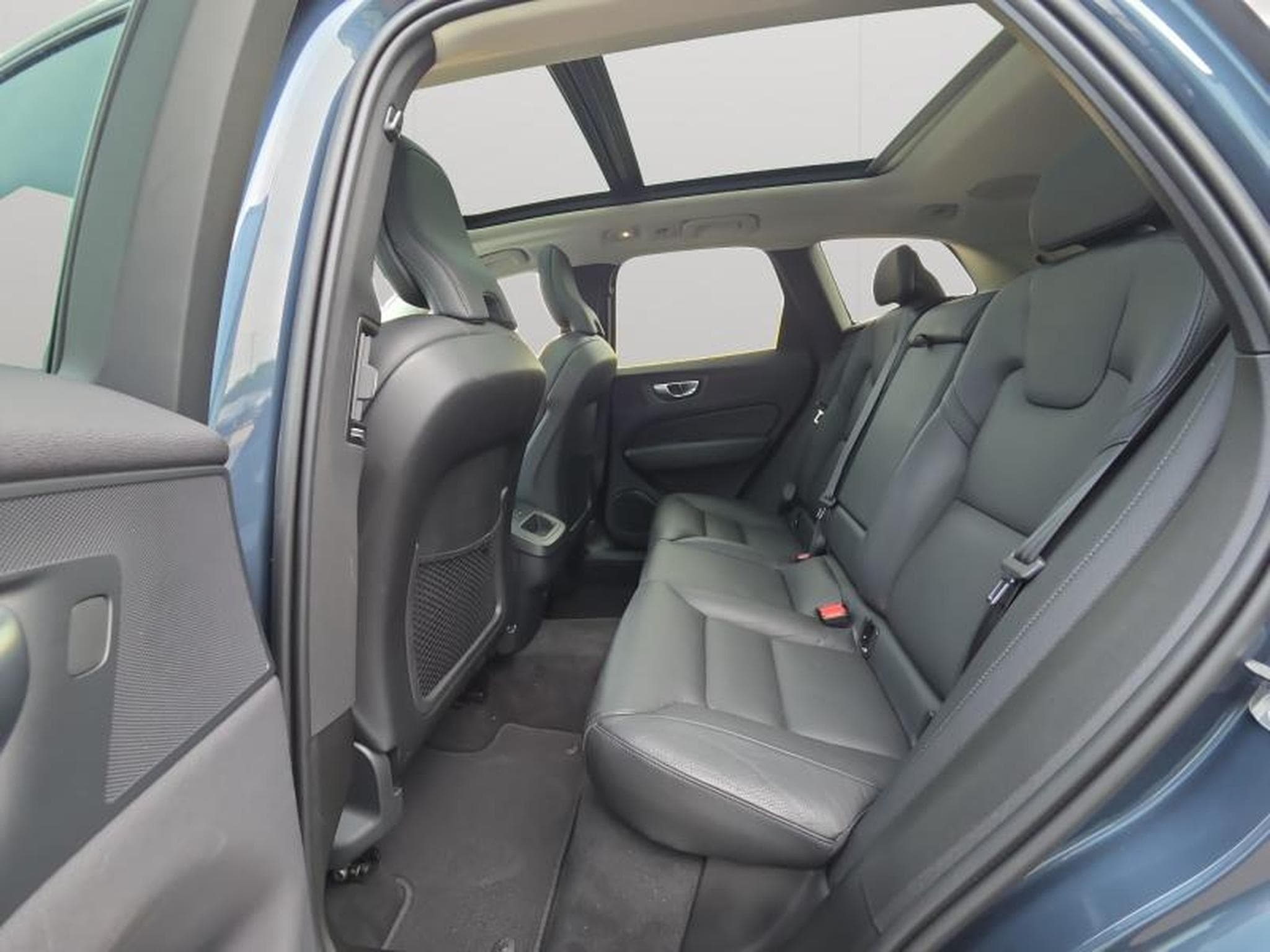 Volvo XC60 B4 Plus Dark / Essence (2023) - Foto 13
