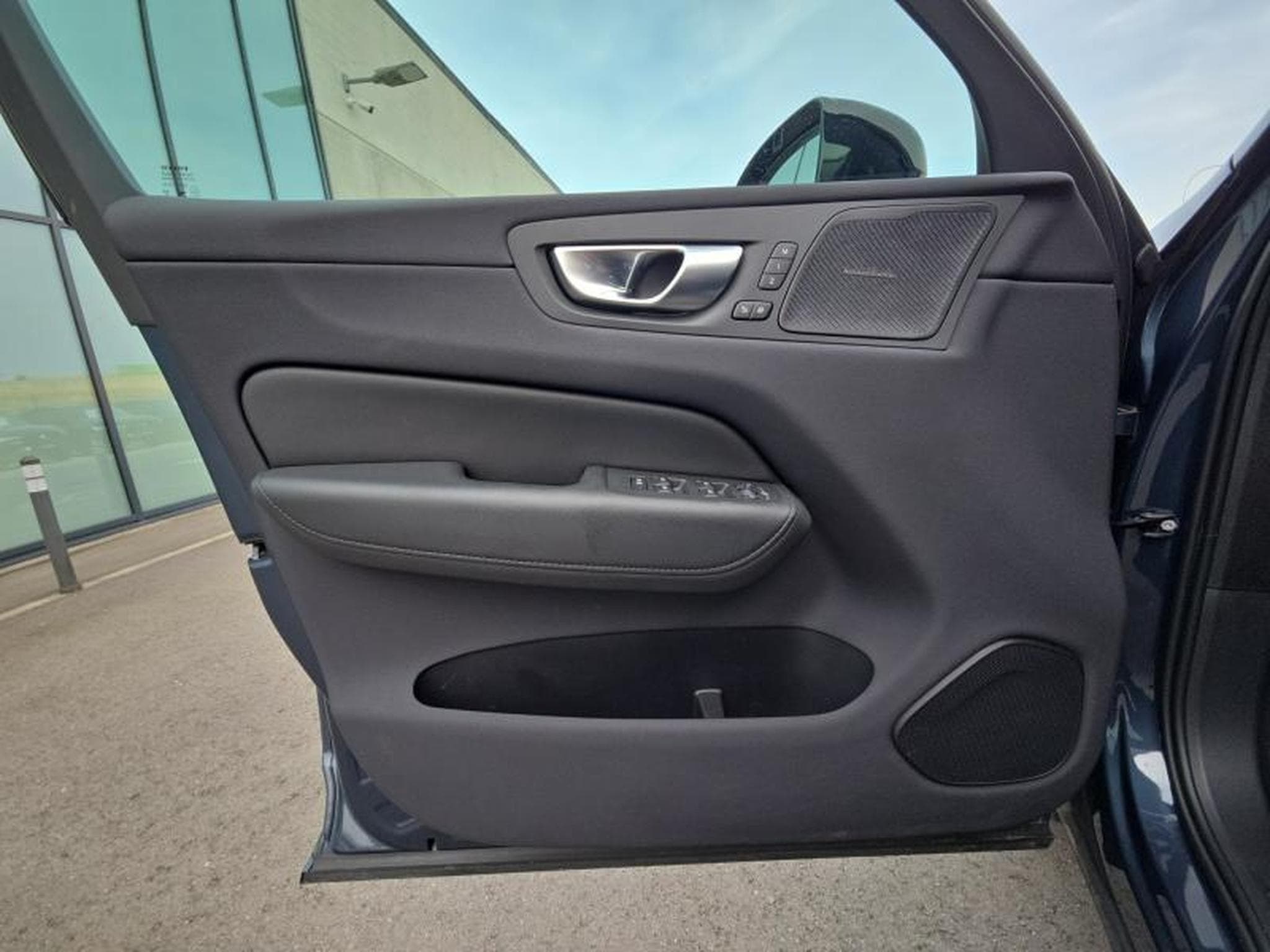 Volvo XC60 B4 Plus Dark / Essence (2023) - Foto 19