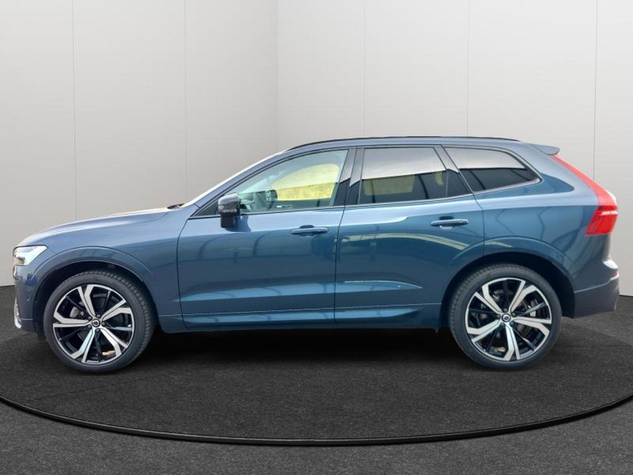 Volvo XC60 B4 Plus Dark / Essence (2023) - Foto 2