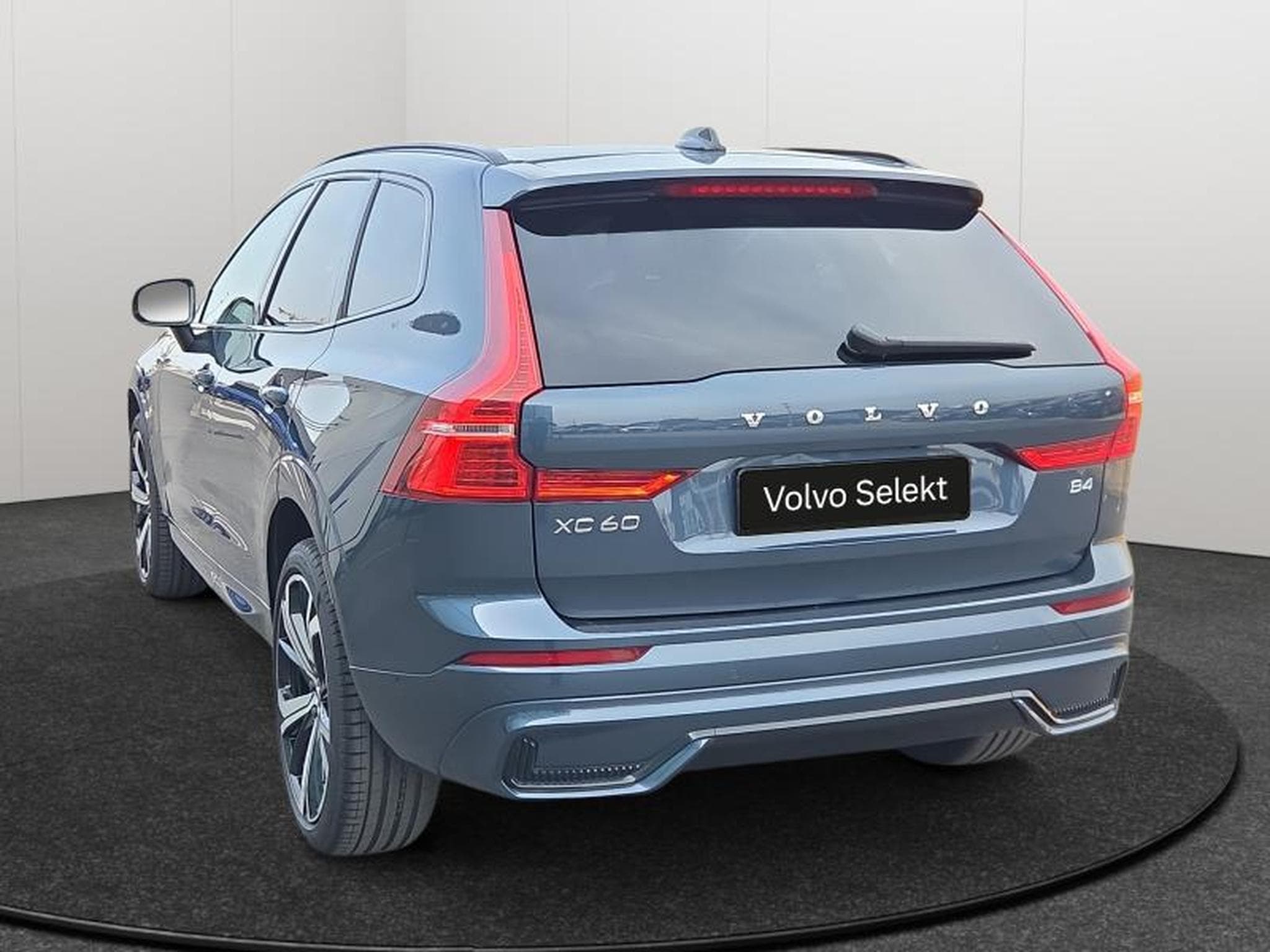 Volvo XC60 B4 Plus Dark / Essence (2023) - Foto 3