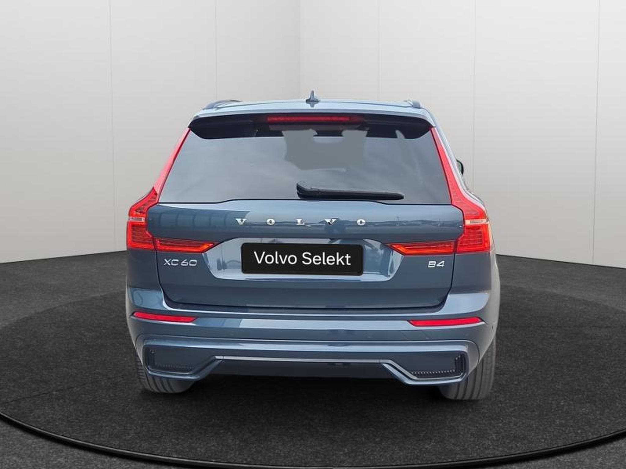 Volvo XC60 B4 Plus Dark / Essence (2023) - Foto 4