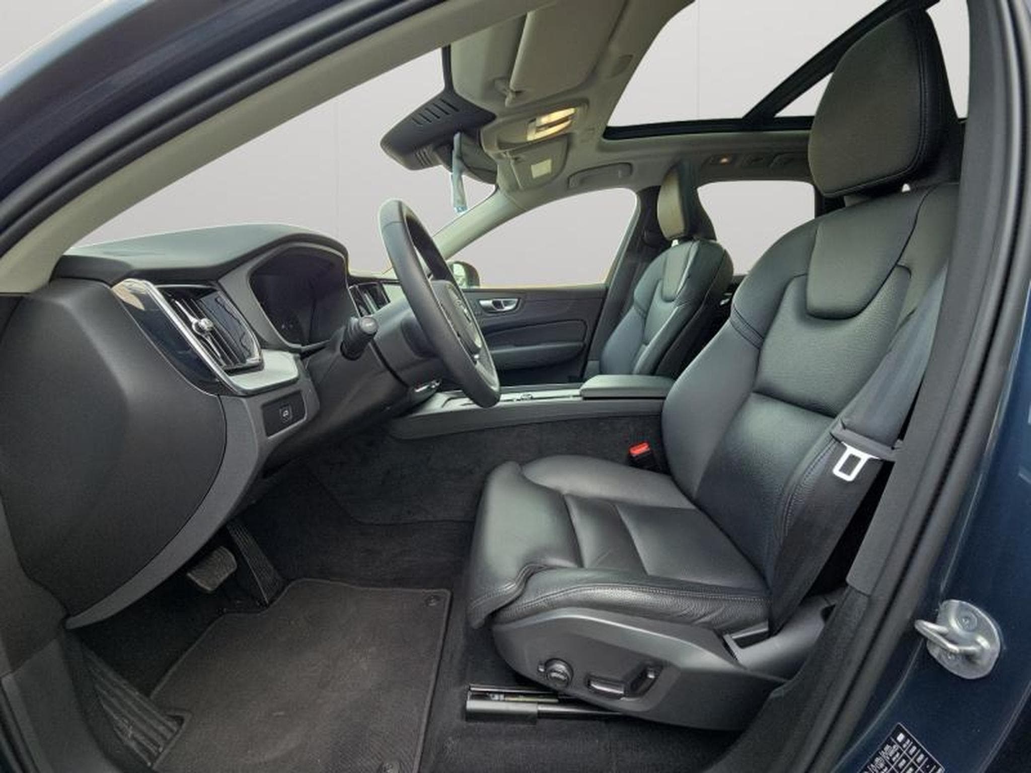 Volvo XC60 B4 Plus Dark / Essence (2023) - Foto 9