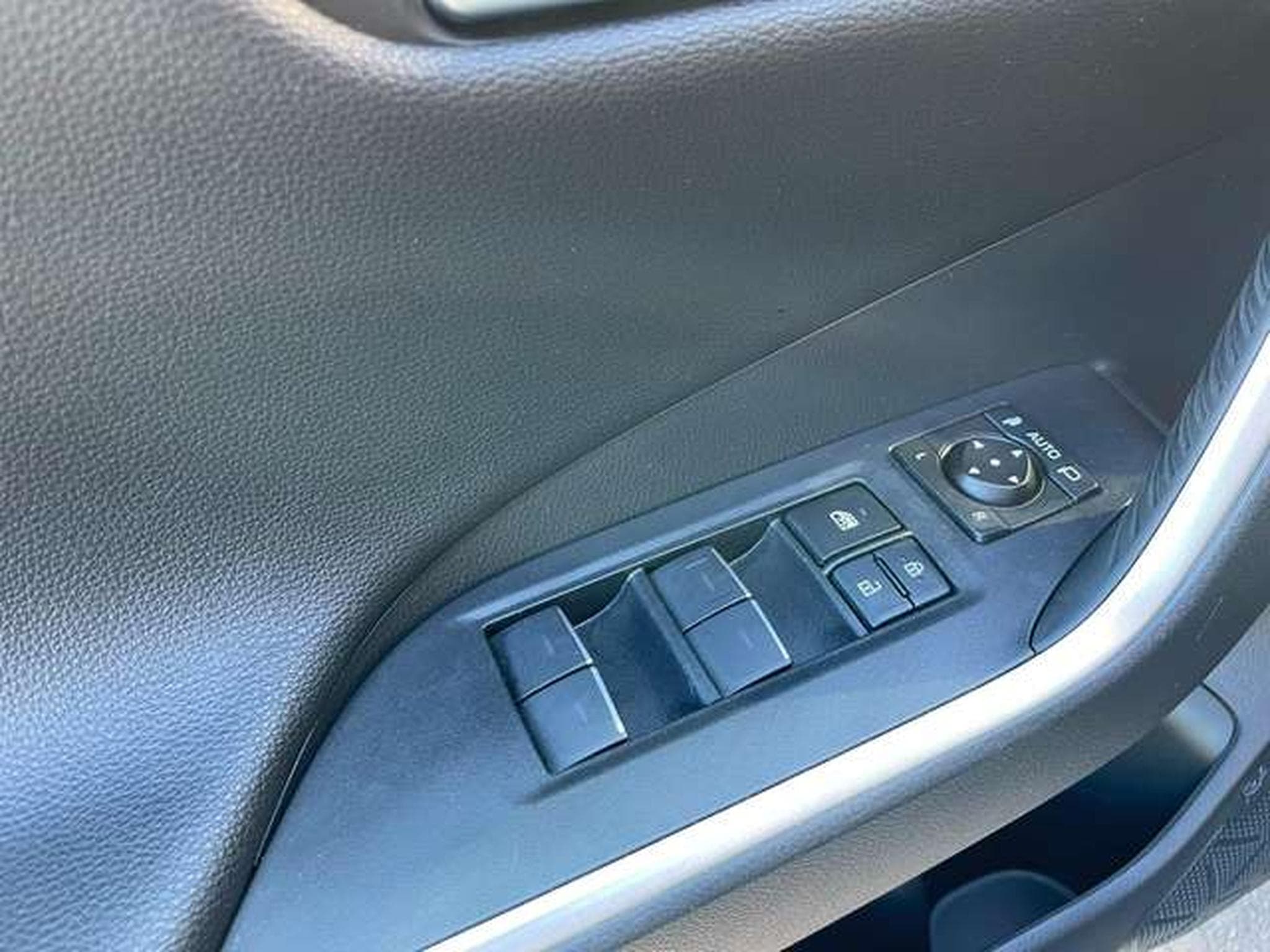 Toyota RAV 4 5d. 2.5 Hybrid Style Plus - JUSQU'A 3 ANS GARANTIE (2022) - Foto 10