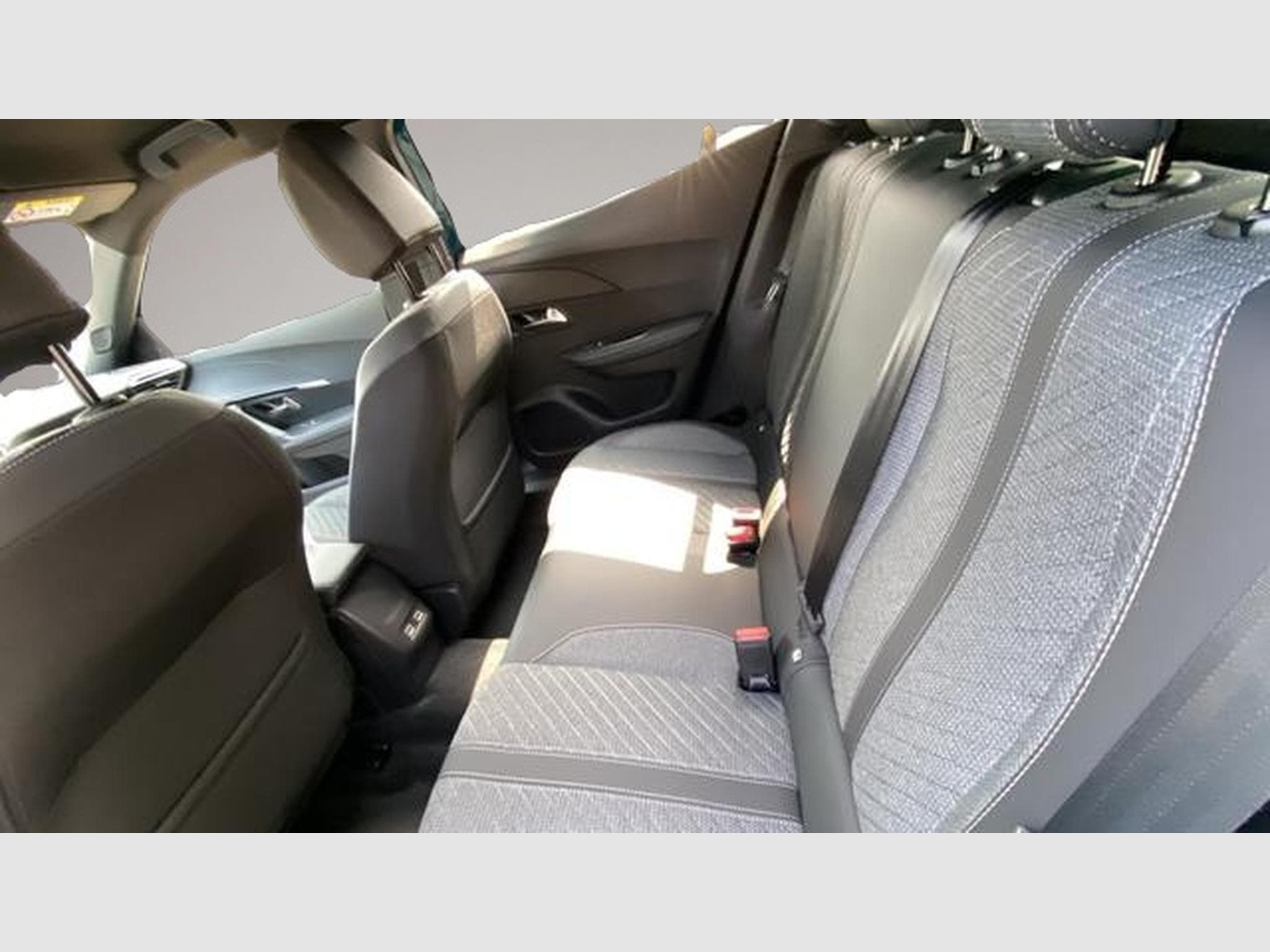 Peugeot 2008 (2025) - Foto 7