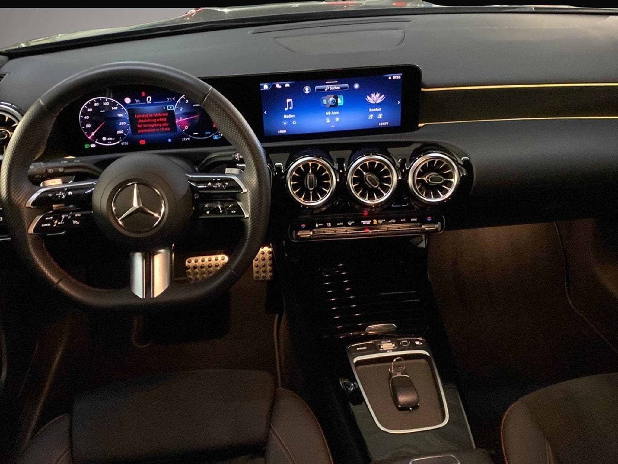 Mercedes 180 (2025) - Photo 8