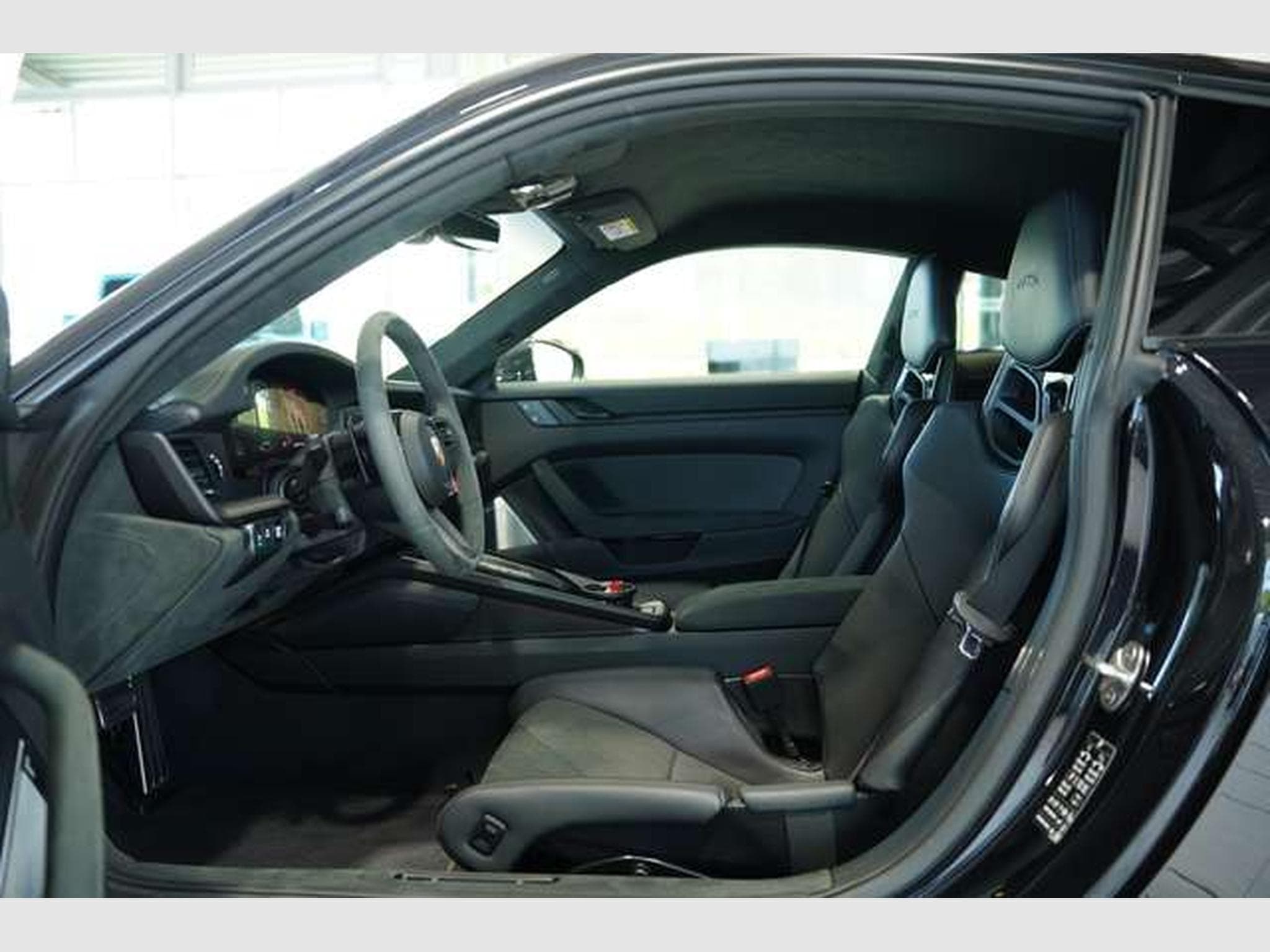 Porsche 911 Carrera GTS T-Hybrid *LIFT *Aero-Kit (2025) - Photo 32