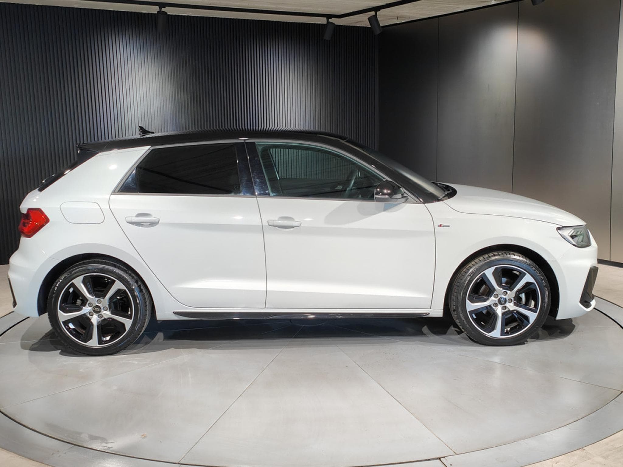 Audi A1 A1 SPORTBACK 30 TFSI S-LINE S-TRONIC CARPLAY ECLAIRAGE AMBIA (2023) - Foto 2
