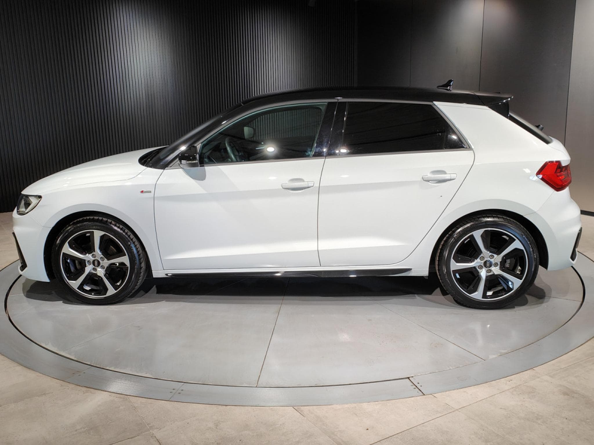 Audi A1 A1 SPORTBACK 30 TFSI S-LINE S-TRONIC CARPLAY ECLAIRAGE AMBIA (2023) - Foto 5
